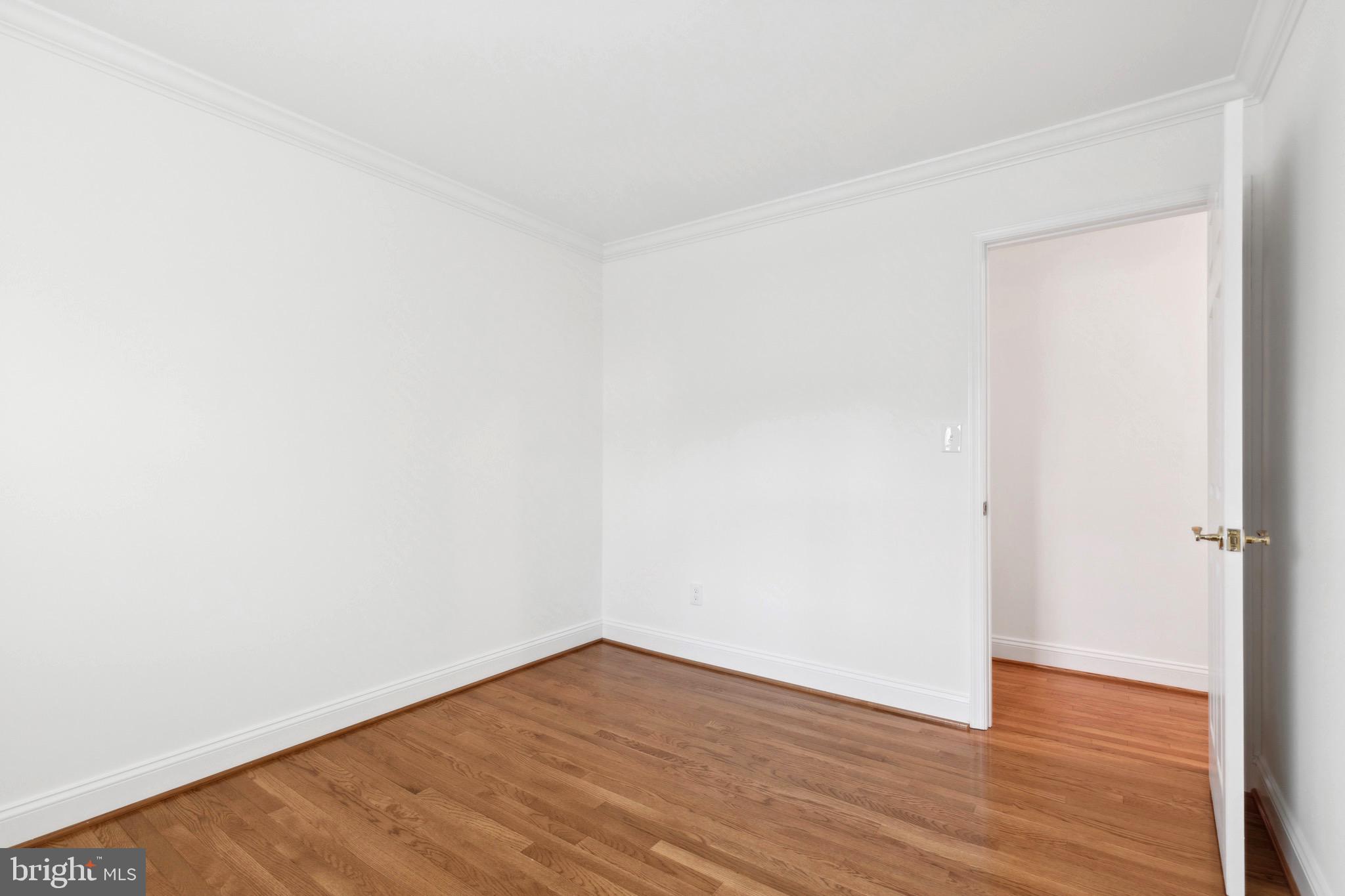 BAY HILLS - Residential