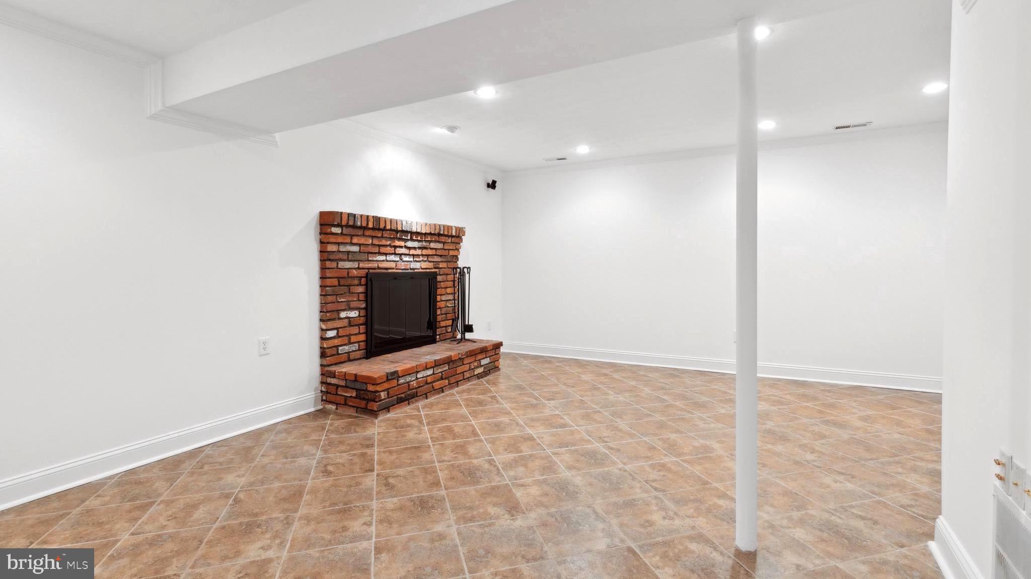 BAY HILLS - Residential