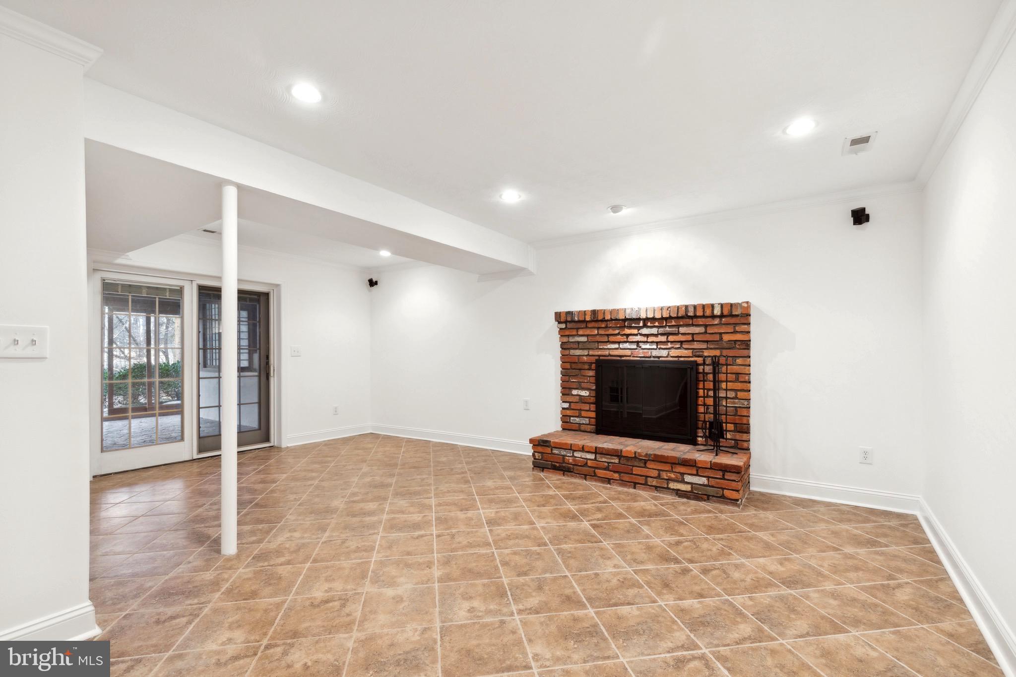 BAY HILLS - Residential