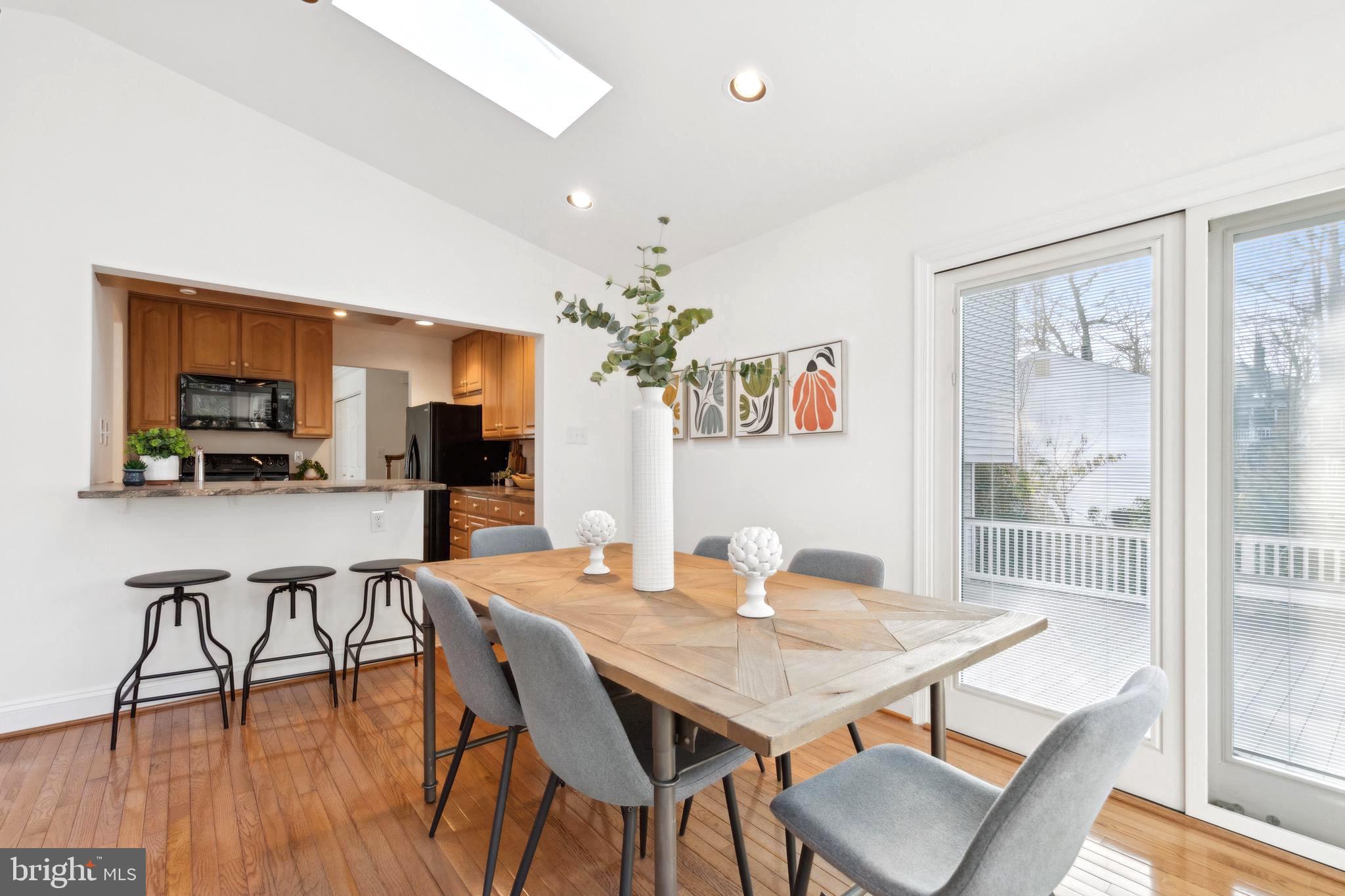 BAY HILLS - Residential