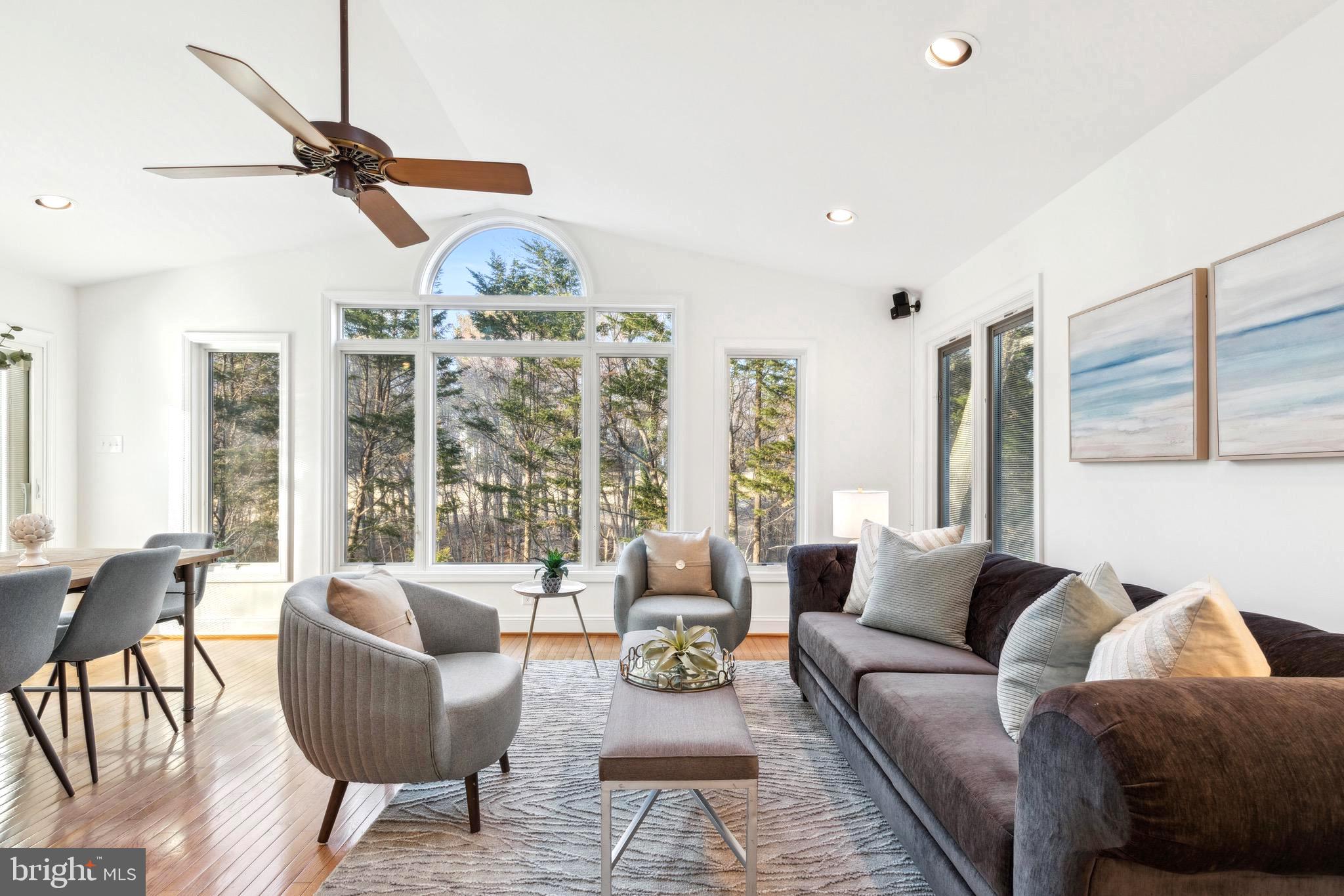 BAY HILLS - Residential