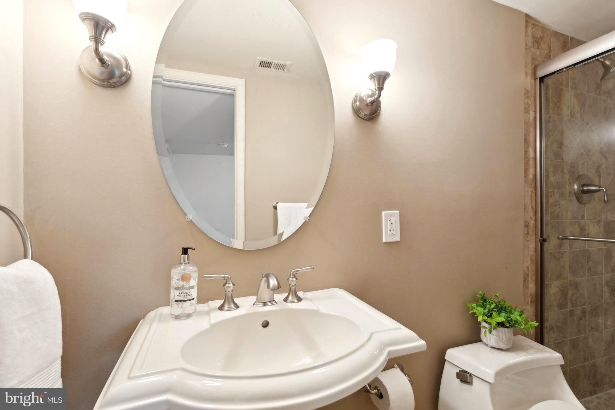 BAY HILLS - Residential