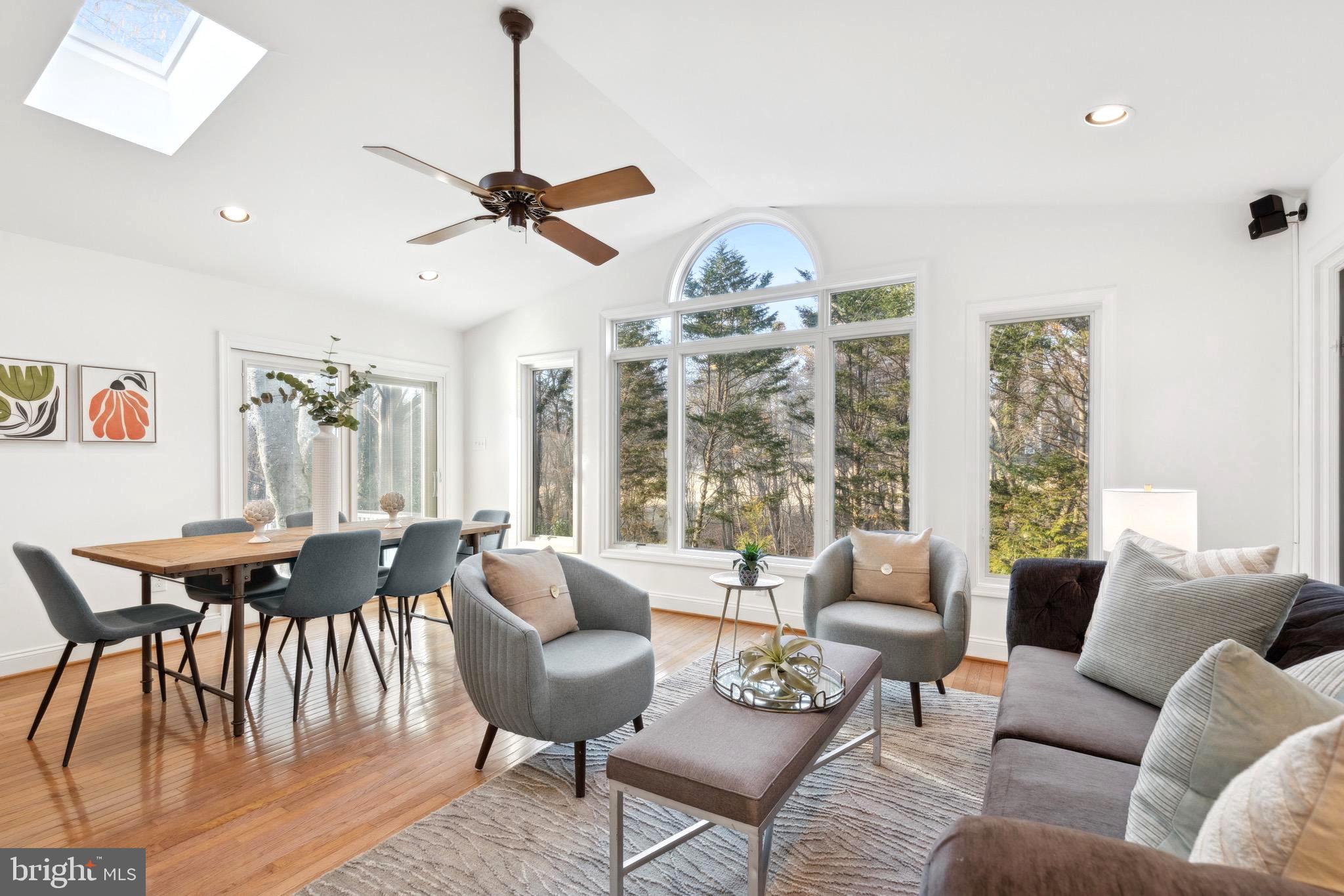 BAY HILLS - Residential