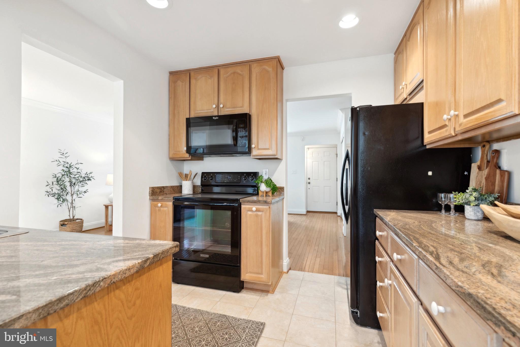 BAY HILLS - Residential