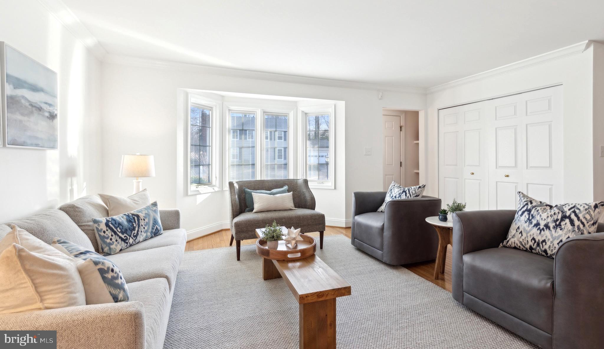 BAY HILLS - Residential