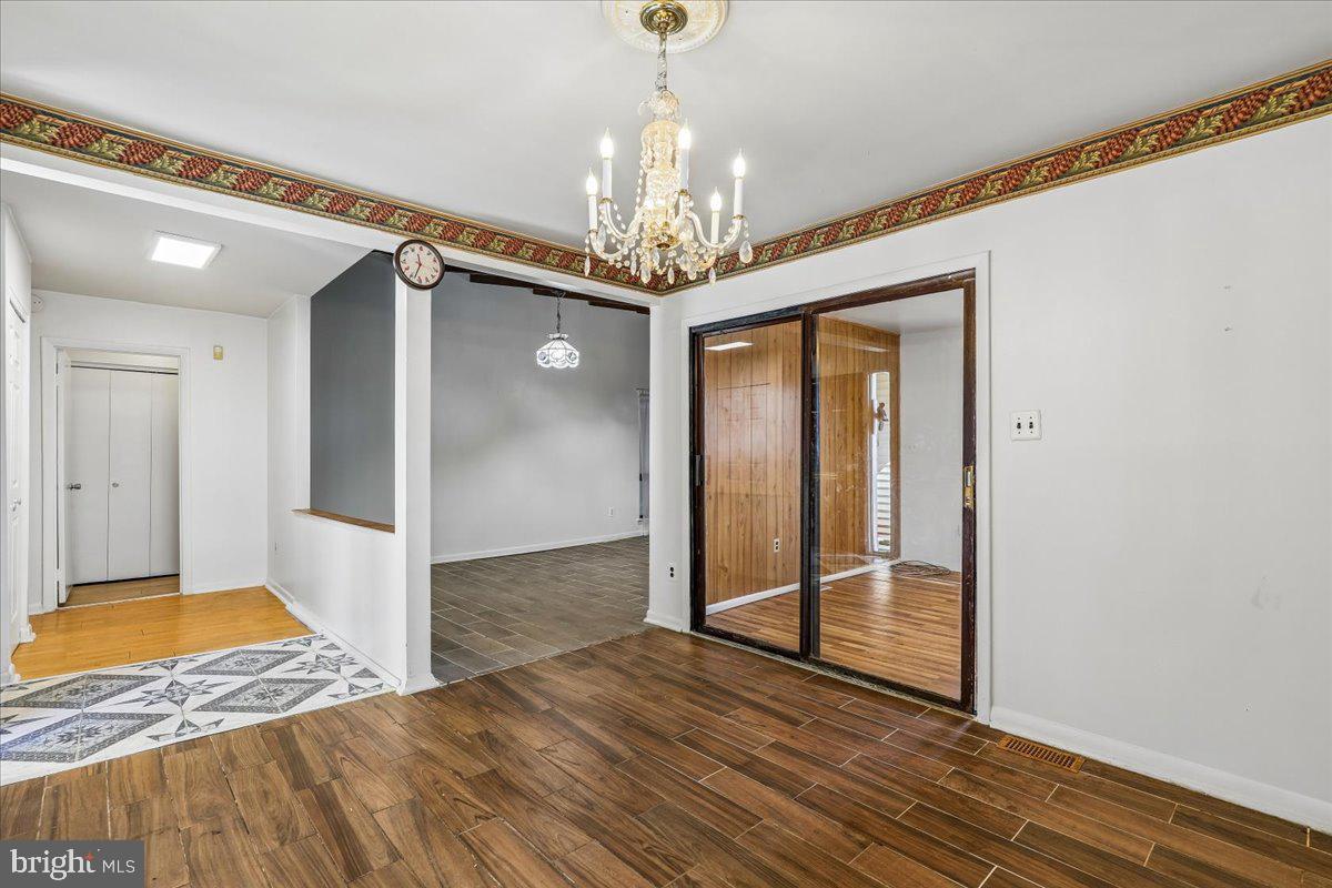 BEVERLY PARK - Residential