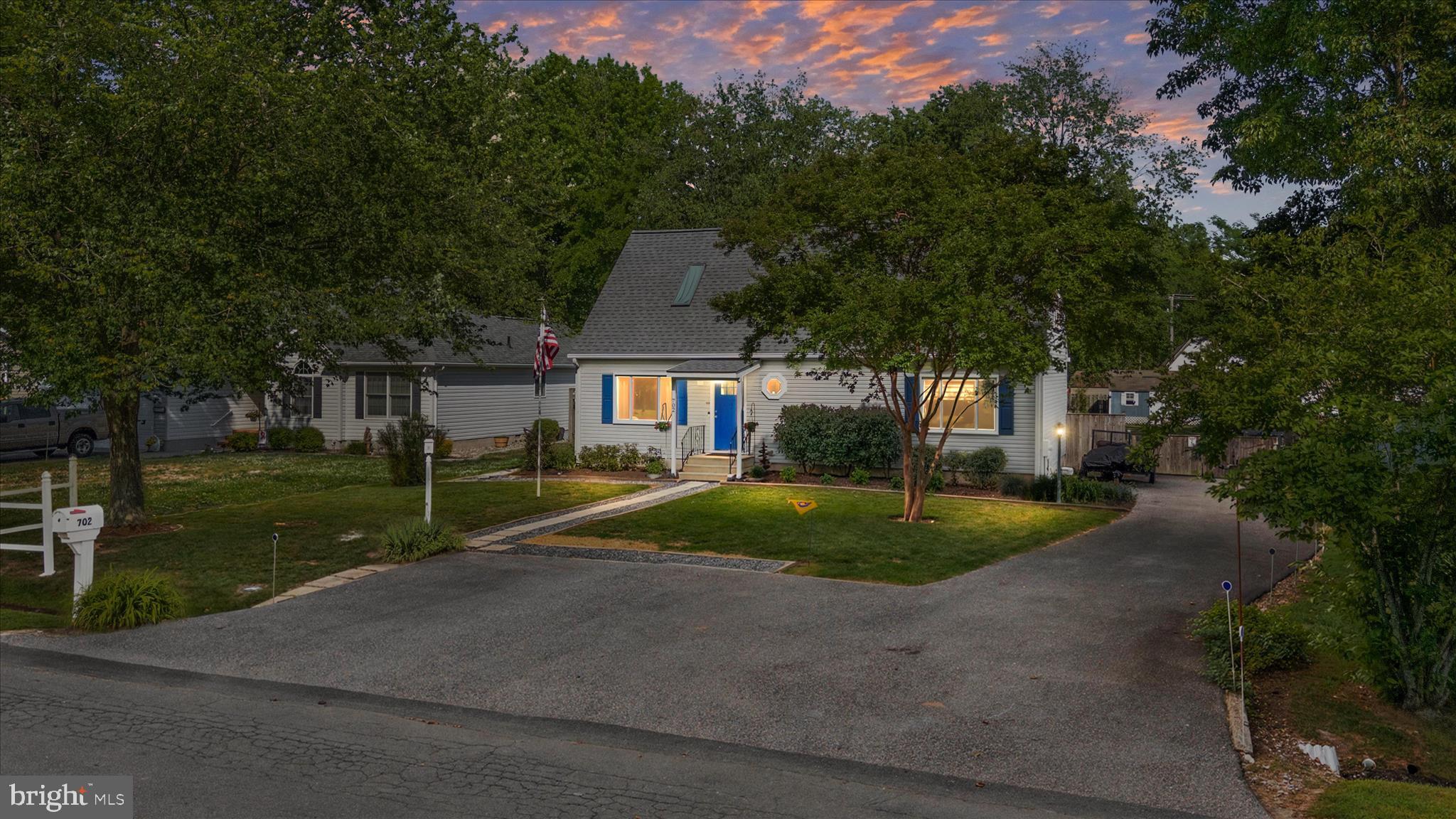 702 DIXON DRIVE
