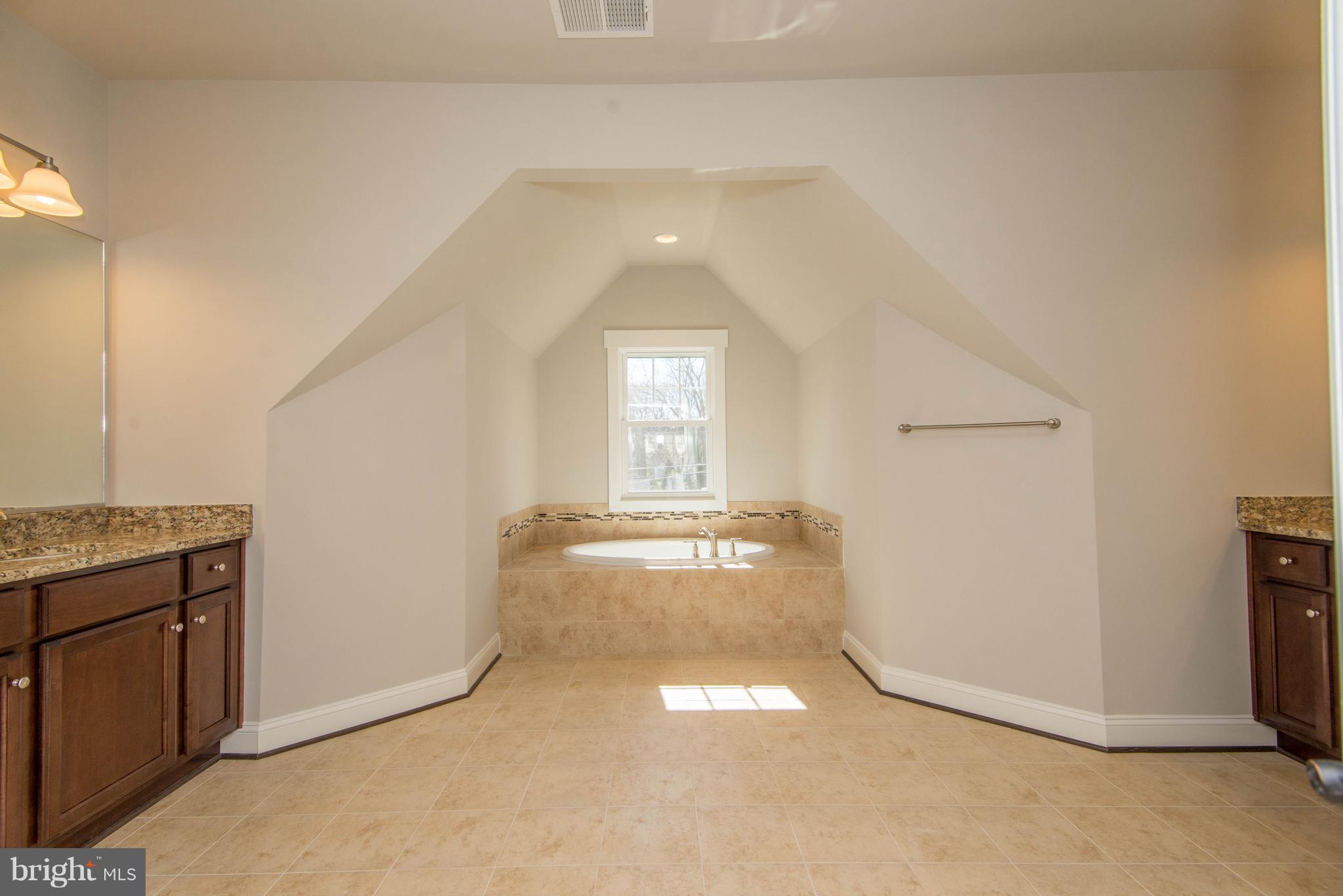 PIMMIT HILLS - Residential Lease