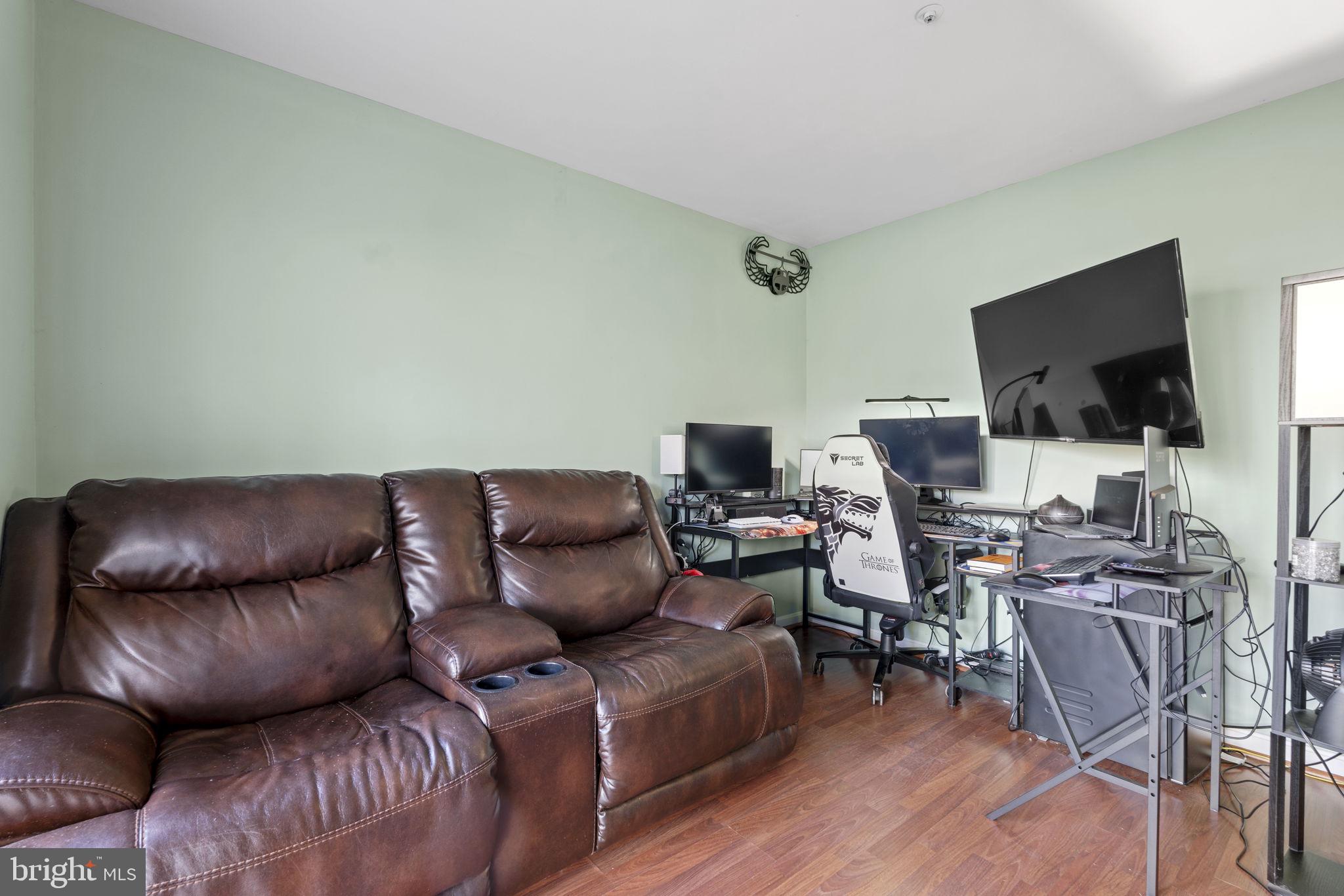 SEVEN OAKS - Residential