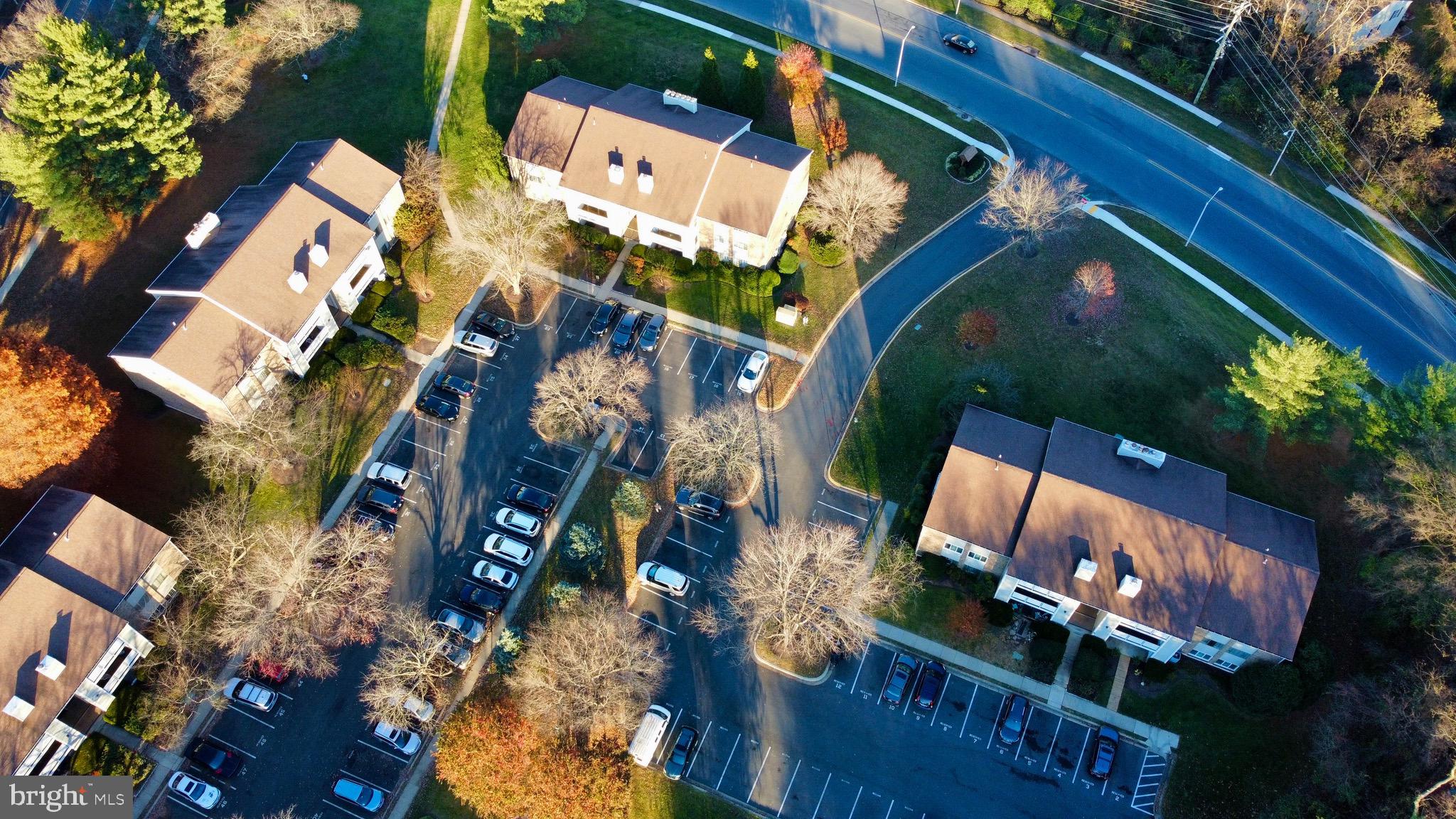 KNOLLS AT NORTH LAKE CONDOMINIUM - Residential