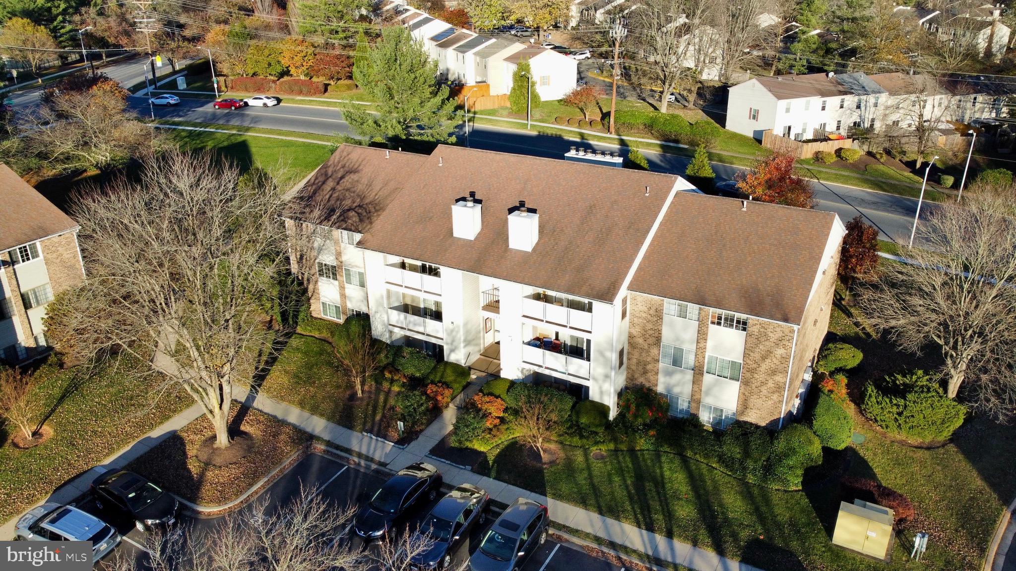 KNOLLS AT NORTH LAKE CONDOMINIUM - Residential