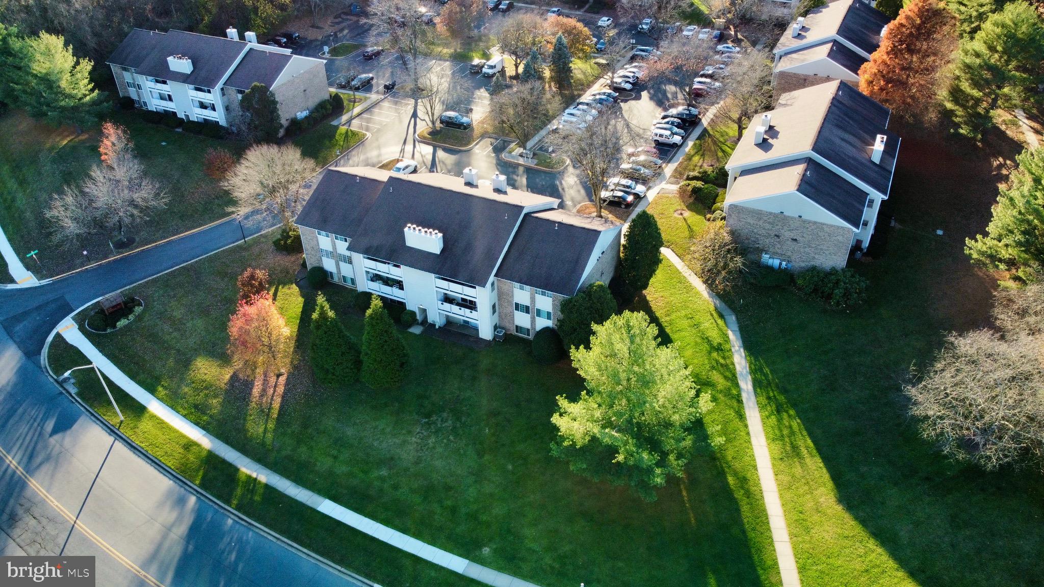 KNOLLS AT NORTH LAKE CONDOMINIUM - Residential