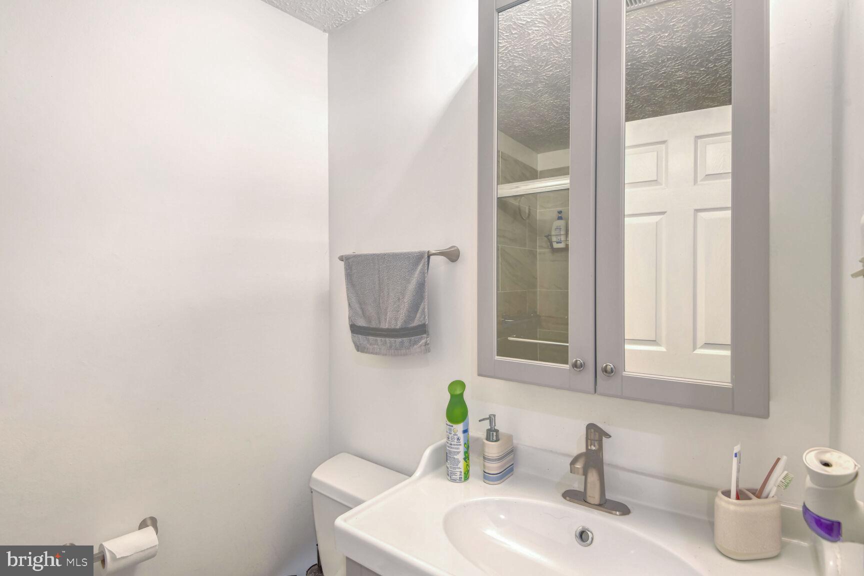 KNOLLS AT NORTH LAKE CONDOMINIUM - Residential