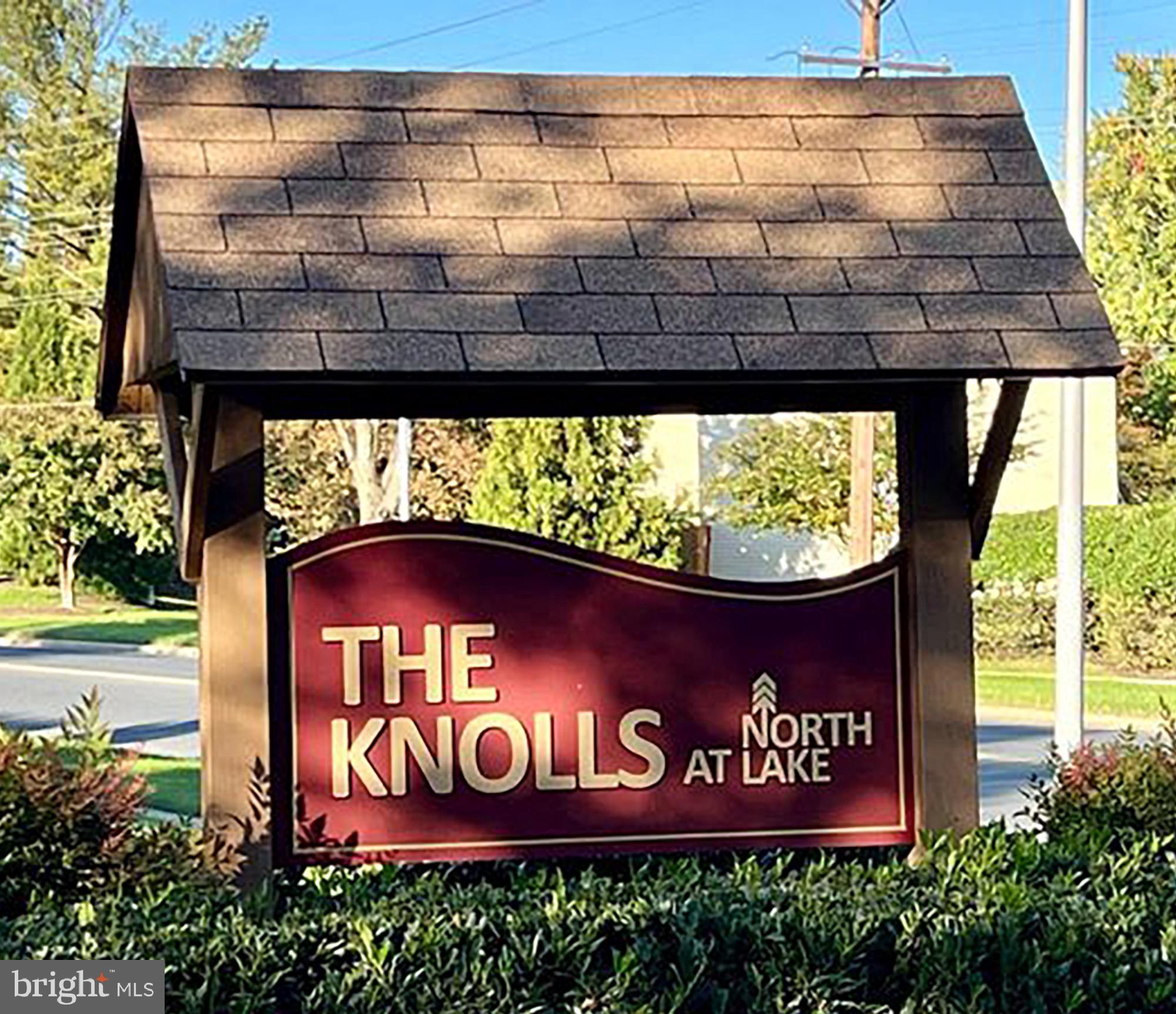KNOLLS AT NORTH LAKE CONDOMINIUM - Residential