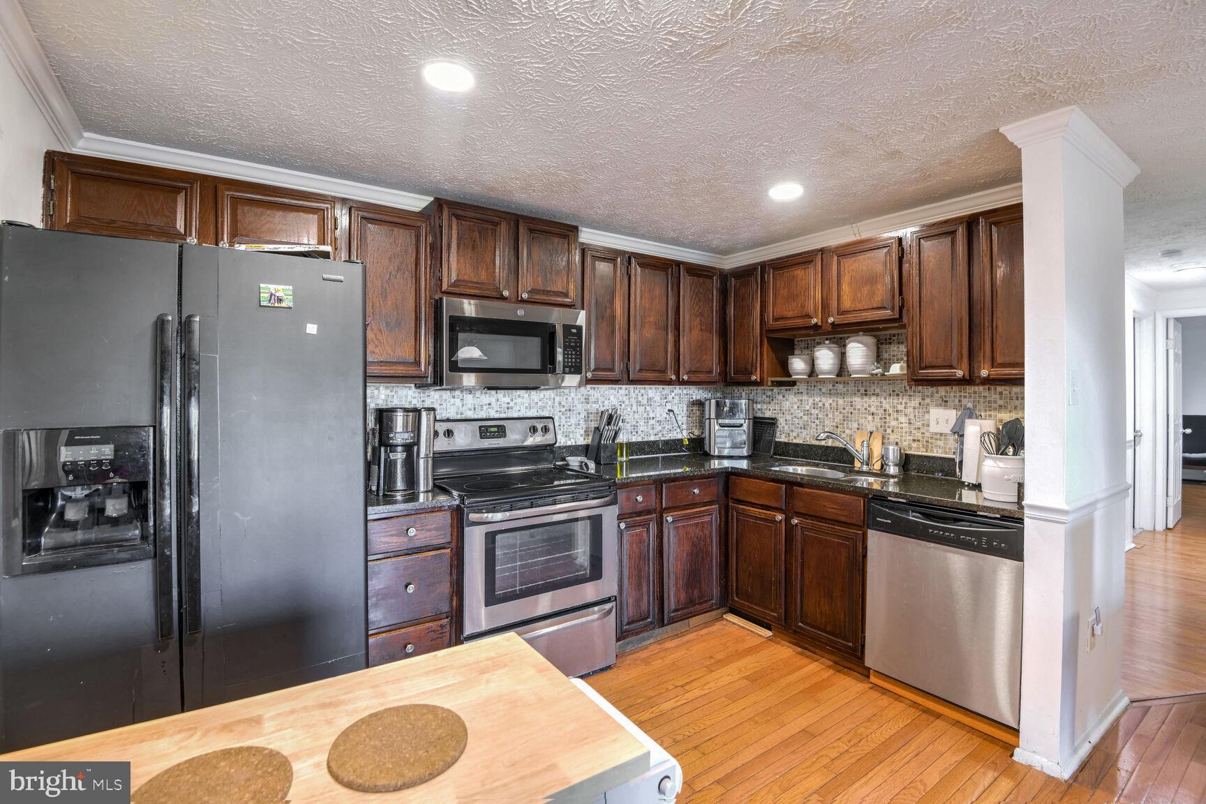 KNOLLS AT NORTH LAKE CONDOMINIUM - Residential