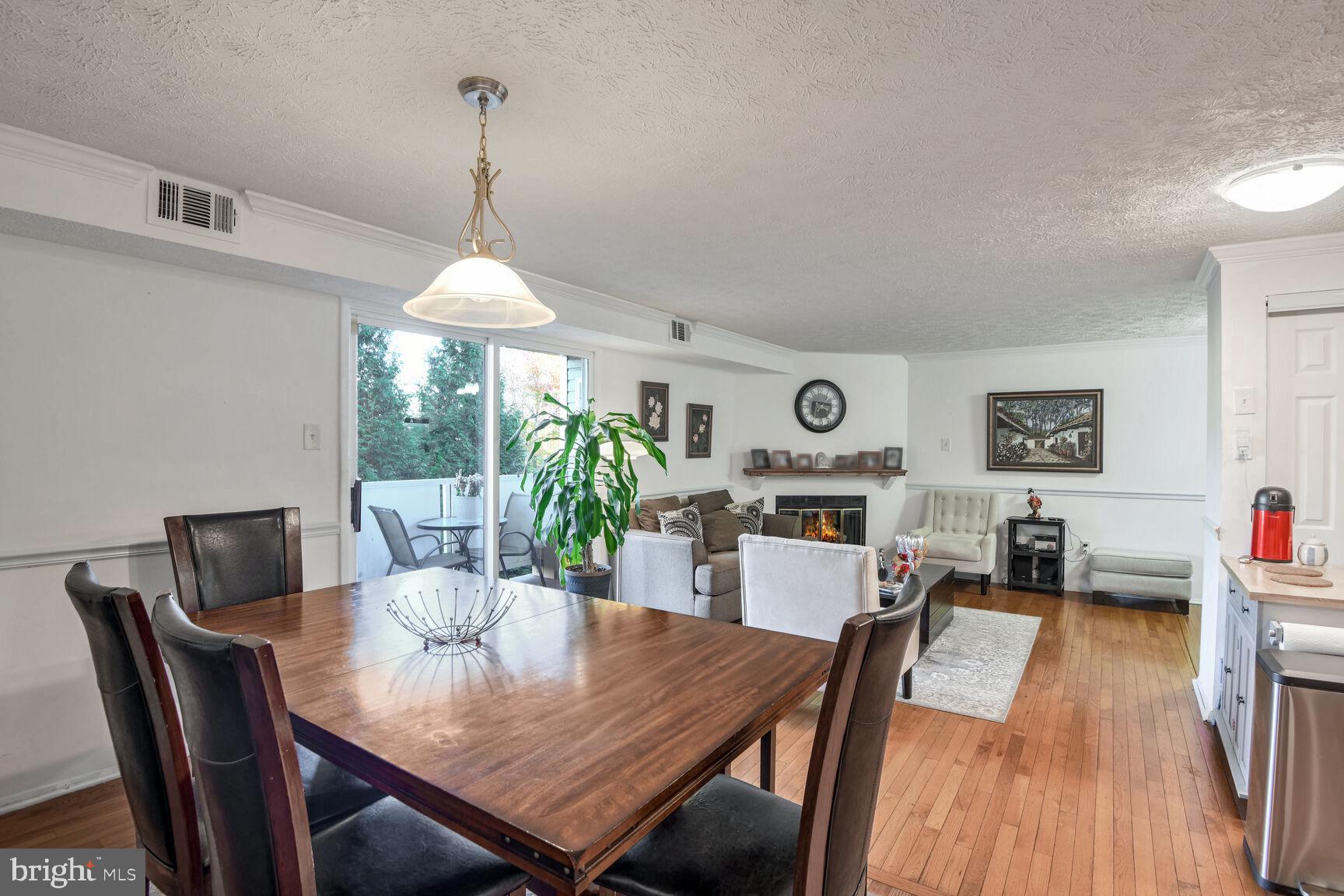 KNOLLS AT NORTH LAKE CONDOMINIUM - Residential