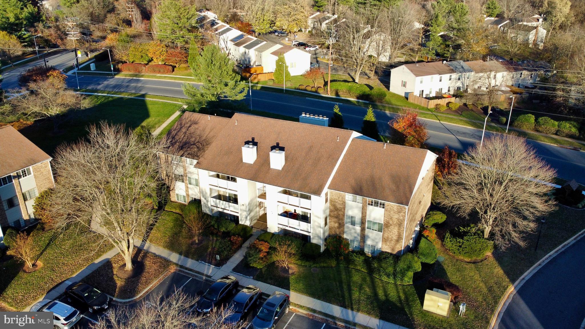 KNOLLS AT NORTH LAKE CONDOMINIUM - Residential