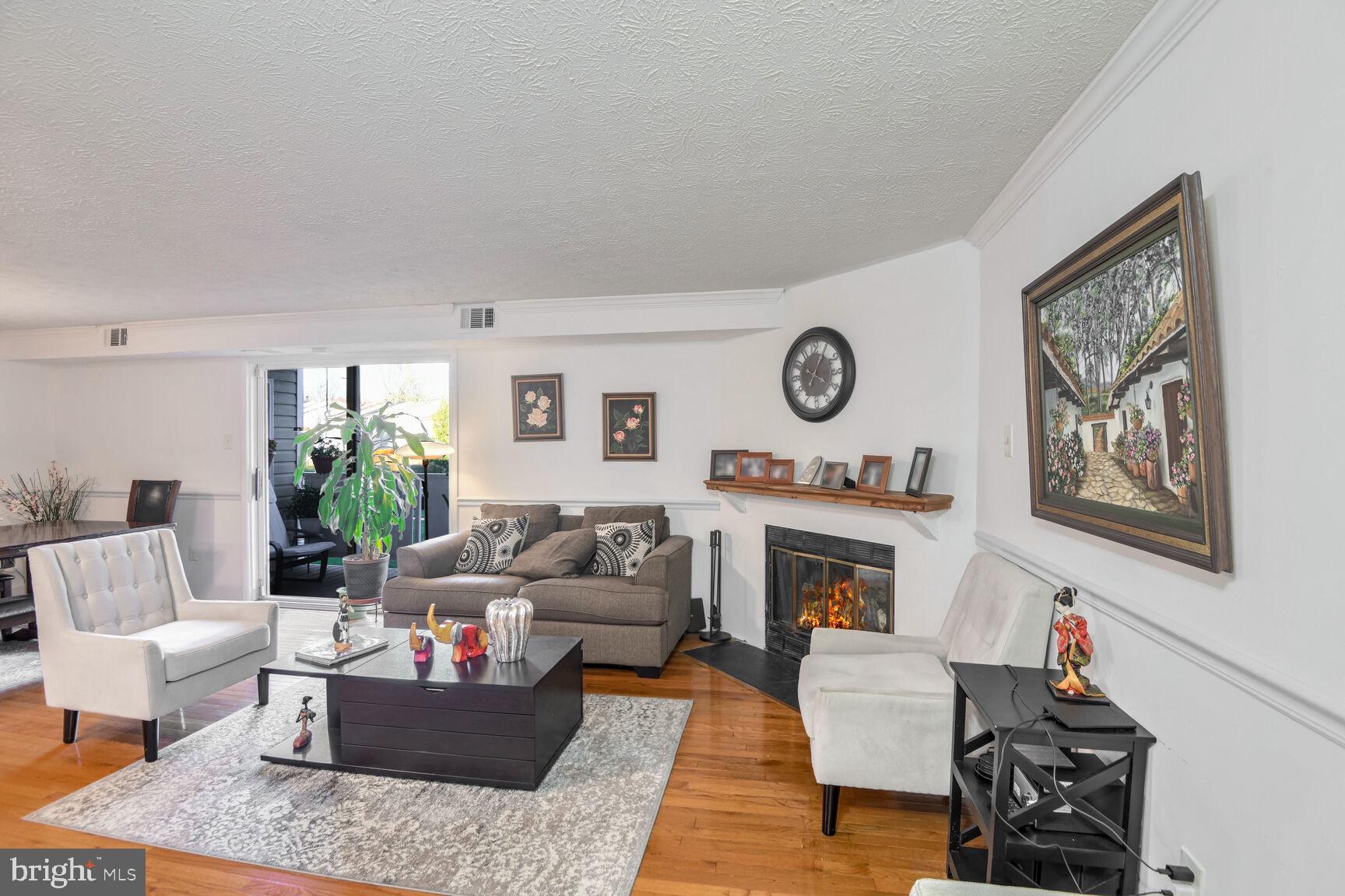 KNOLLS AT NORTH LAKE CONDOMINIUM - Residential