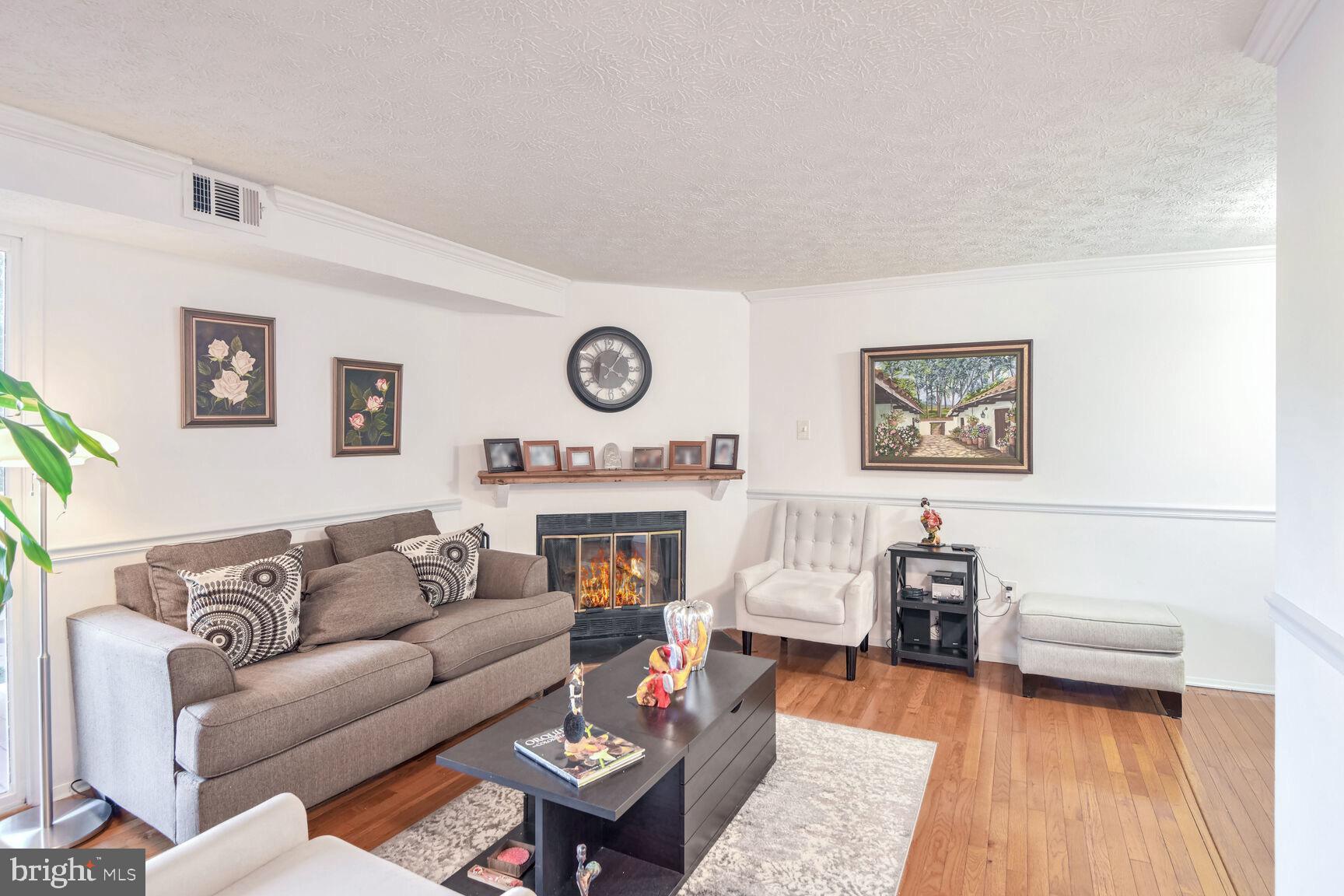 KNOLLS AT NORTH LAKE CONDOMINIUM - Residential