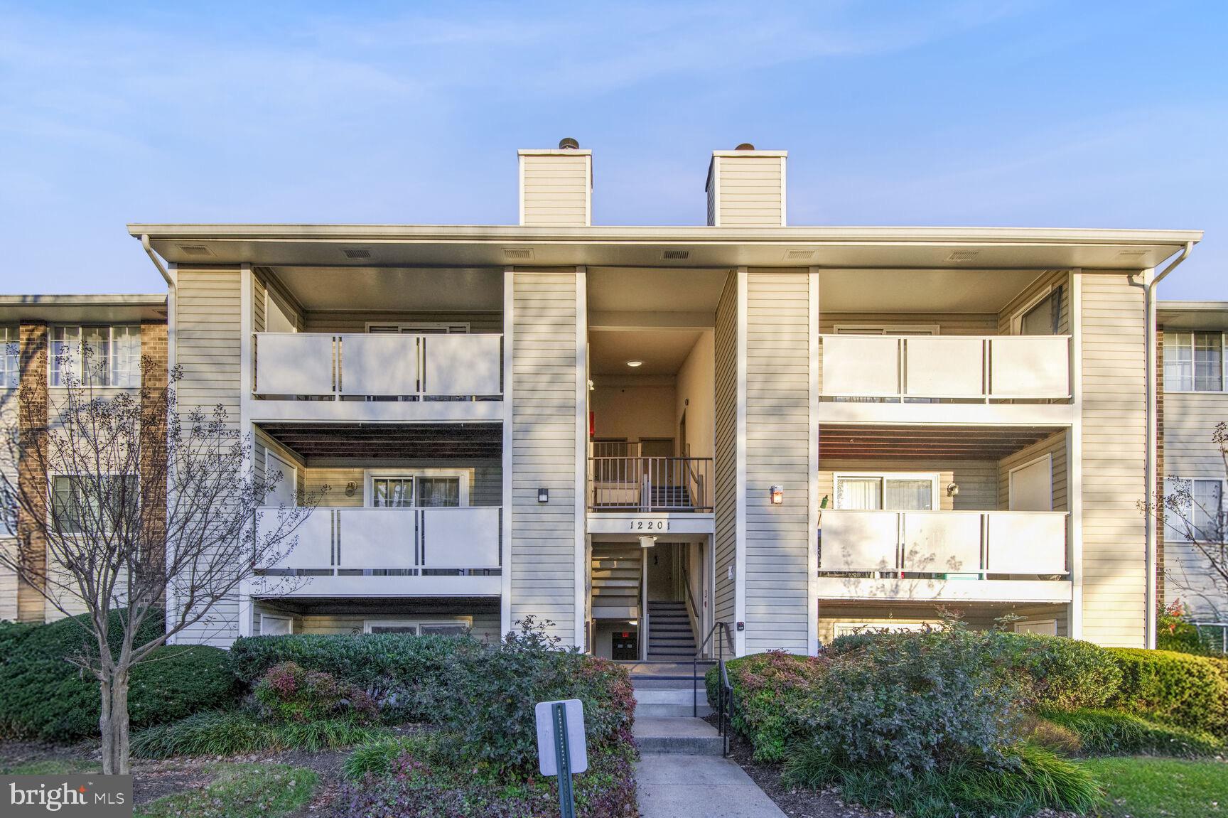 KNOLLS AT NORTH LAKE CONDOMINIUM - Residential