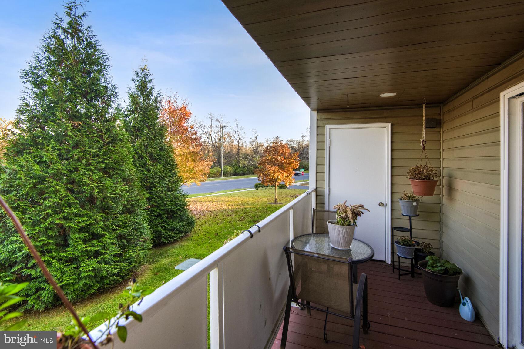 KNOLLS AT NORTH LAKE CONDOMINIUM - Residential