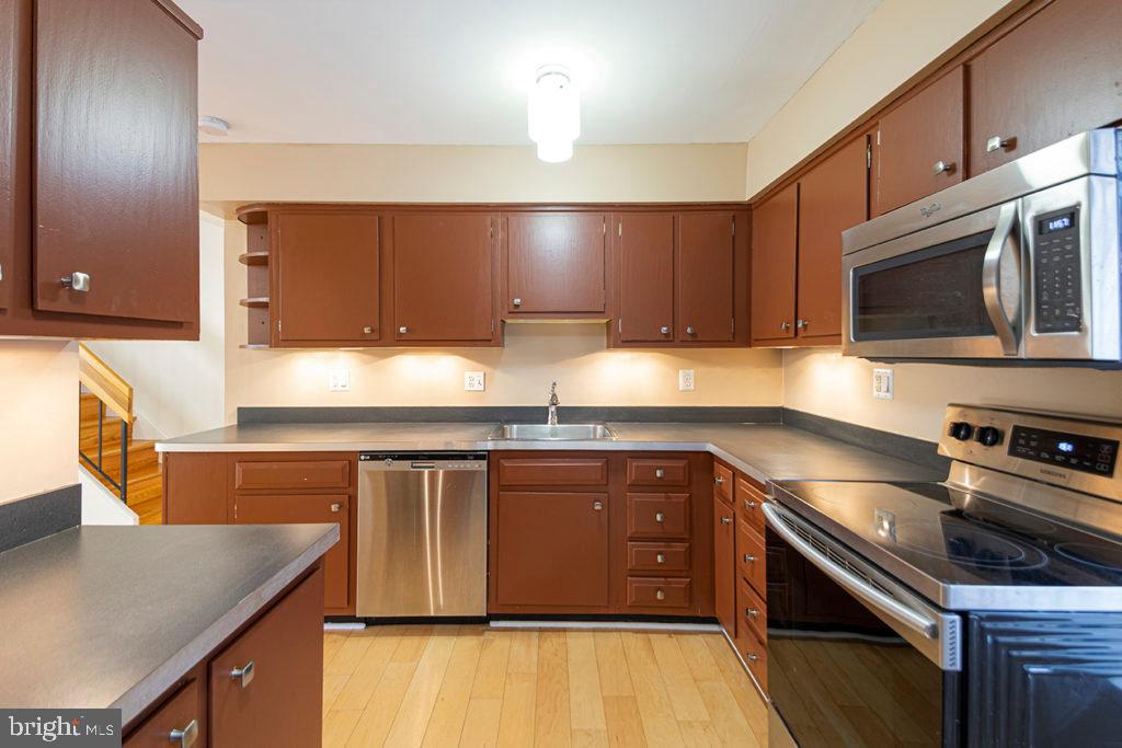 LOGAN SQUARE - Residential Lease