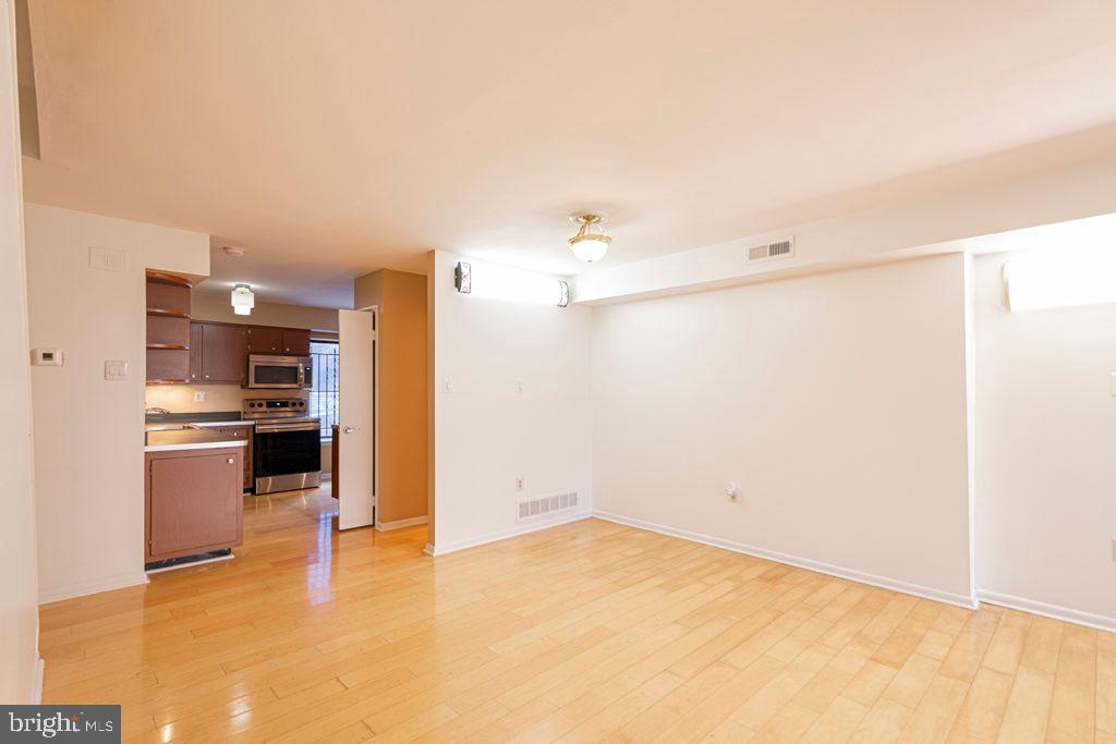 LOGAN SQUARE - Residential Lease