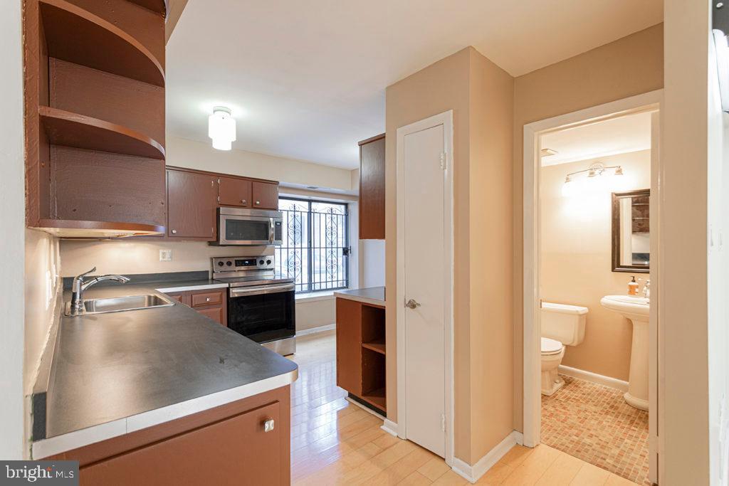 LOGAN SQUARE - Residential Lease