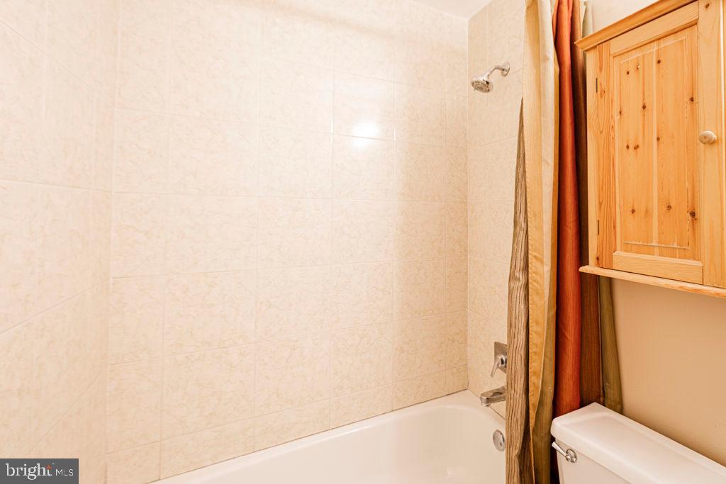 LOGAN SQUARE - Residential Lease