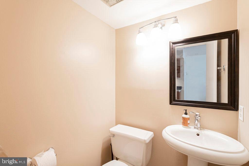 LOGAN SQUARE - Residential Lease