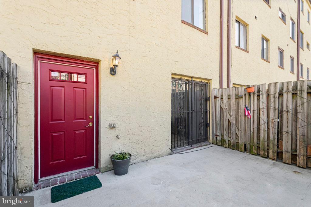 LOGAN SQUARE - Residential Lease