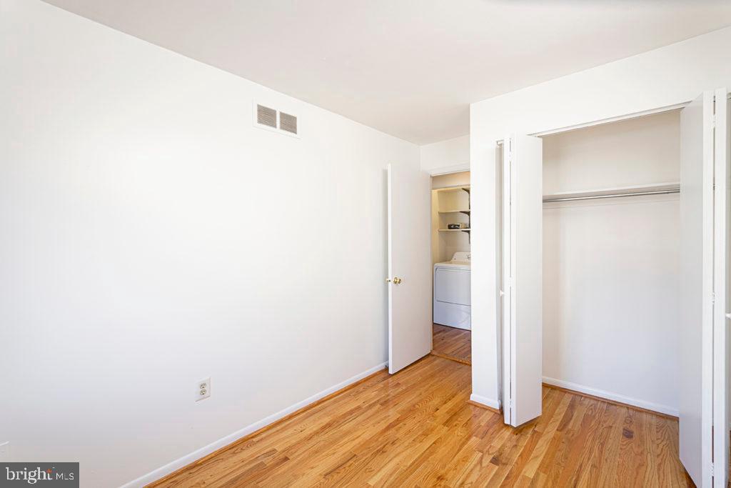 LOGAN SQUARE - Residential Lease