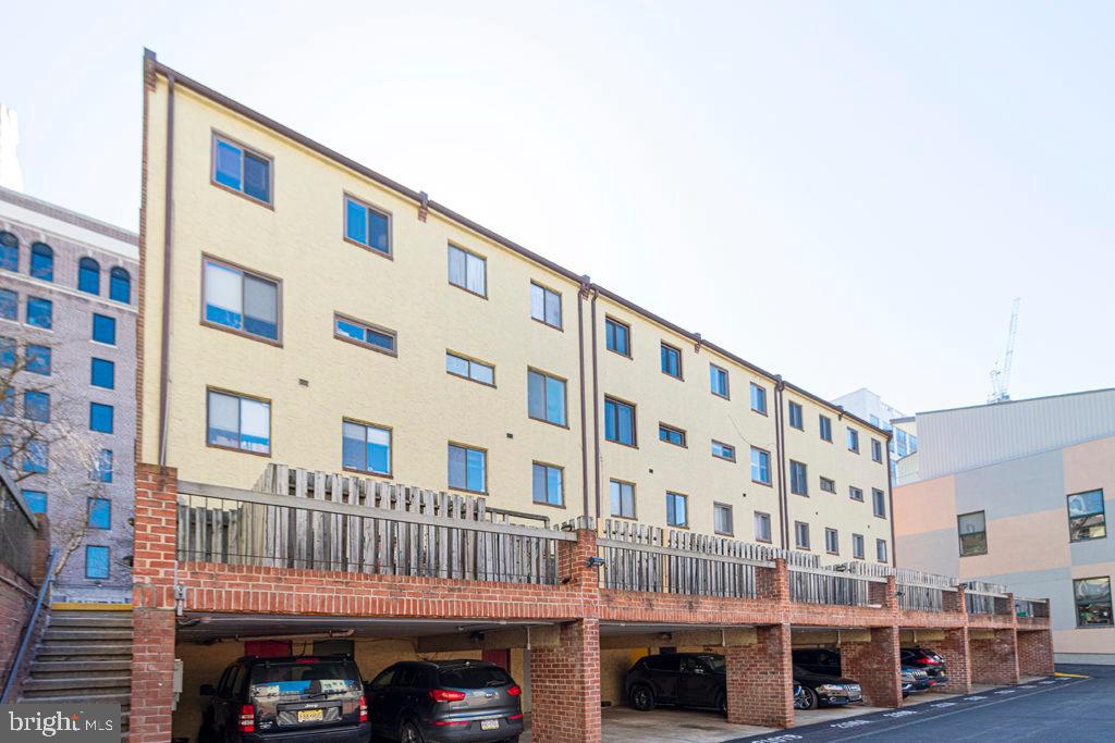 LOGAN SQUARE - Residential Lease