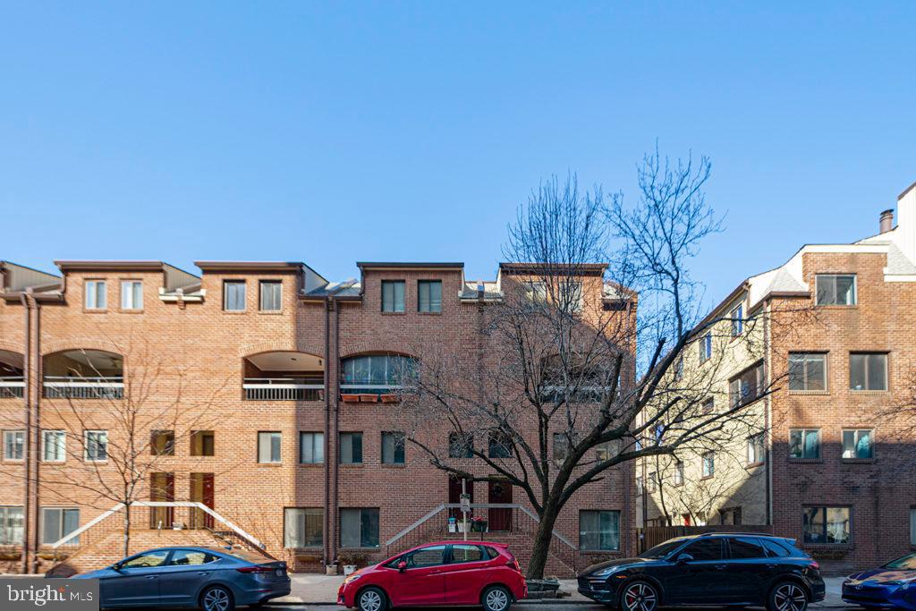 LOGAN SQUARE - Residential Lease