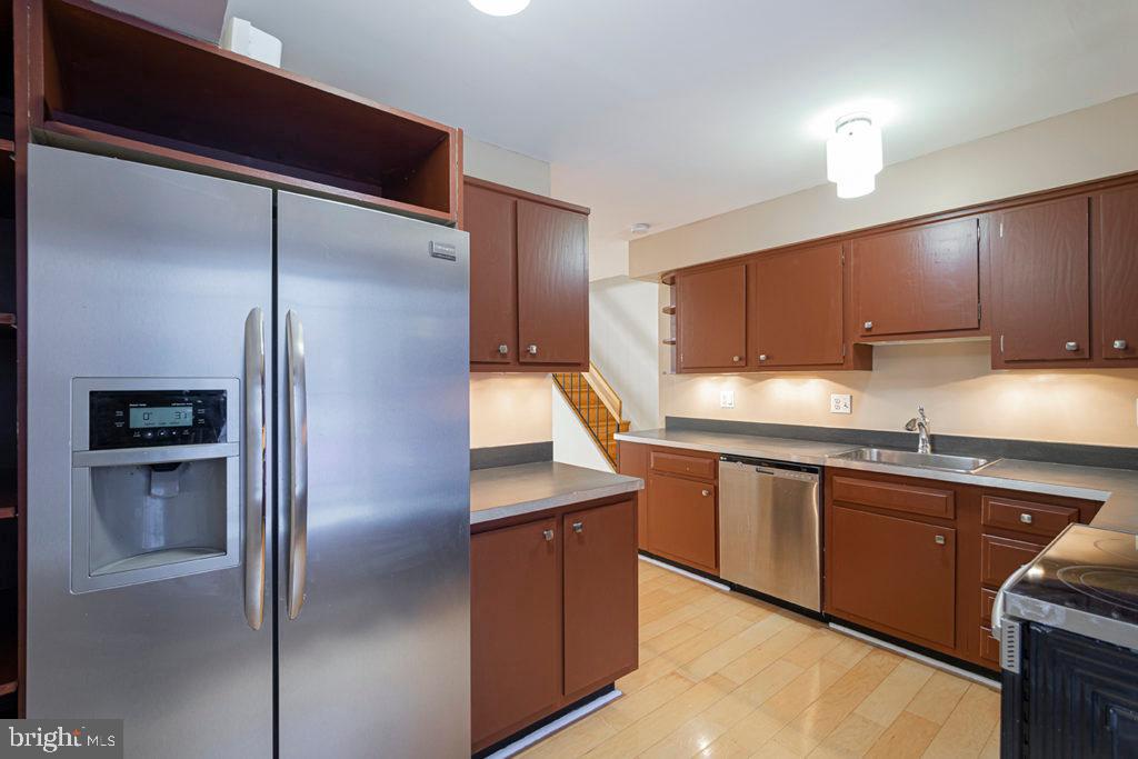 LOGAN SQUARE - Residential Lease