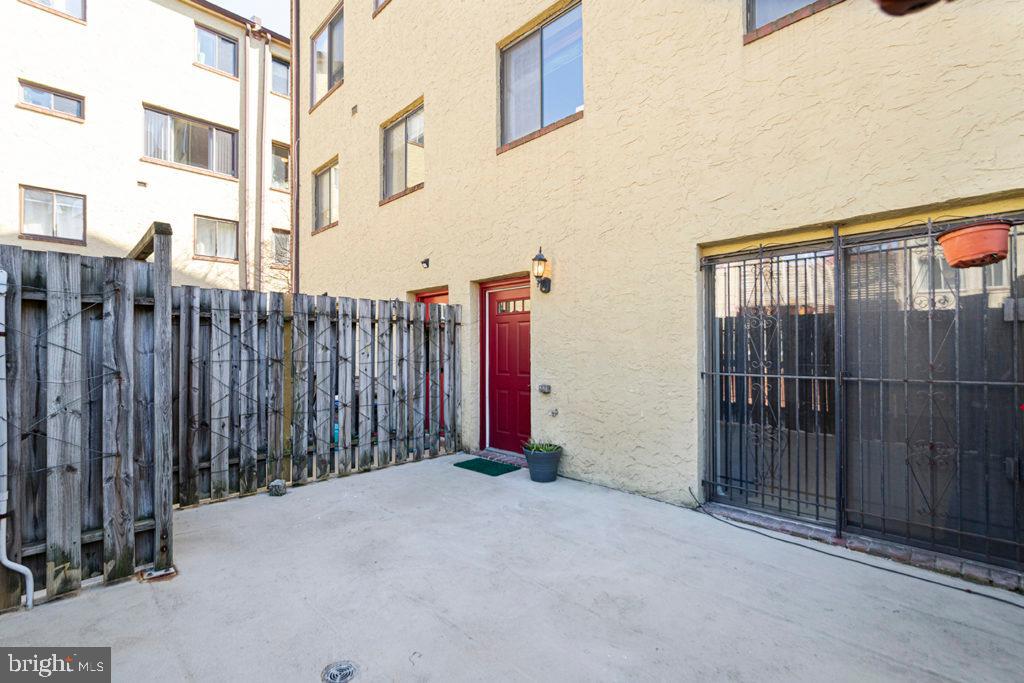 LOGAN SQUARE - Residential Lease