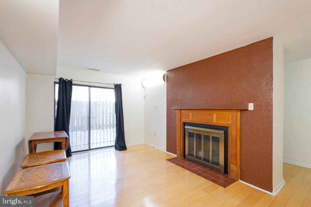 LOGAN SQUARE - Residential Lease
