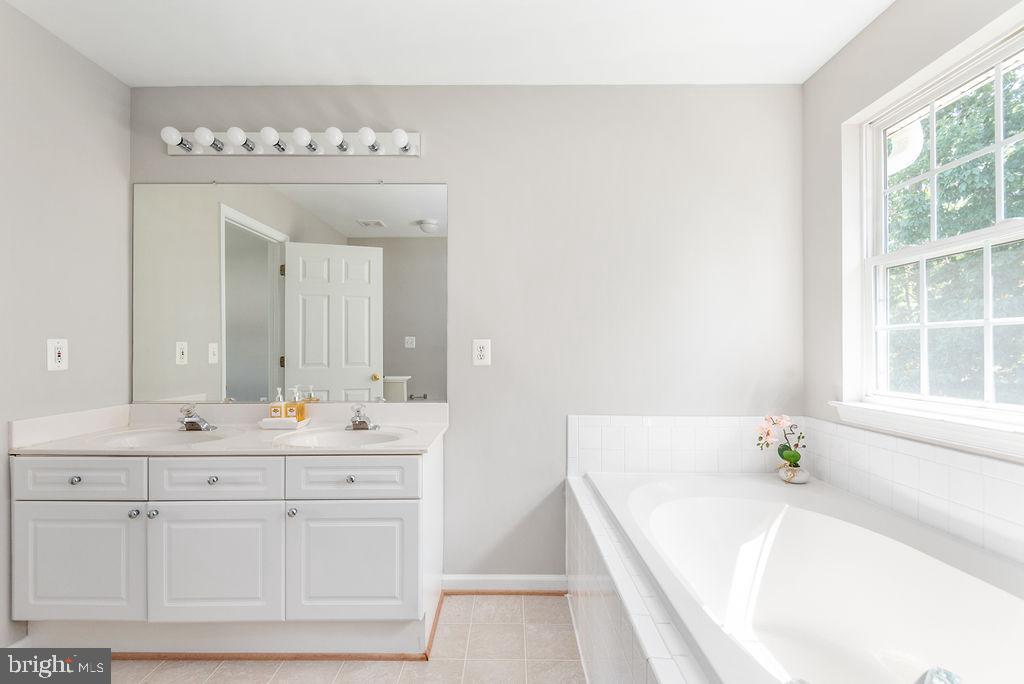 STAFFORD OAKS - Residential