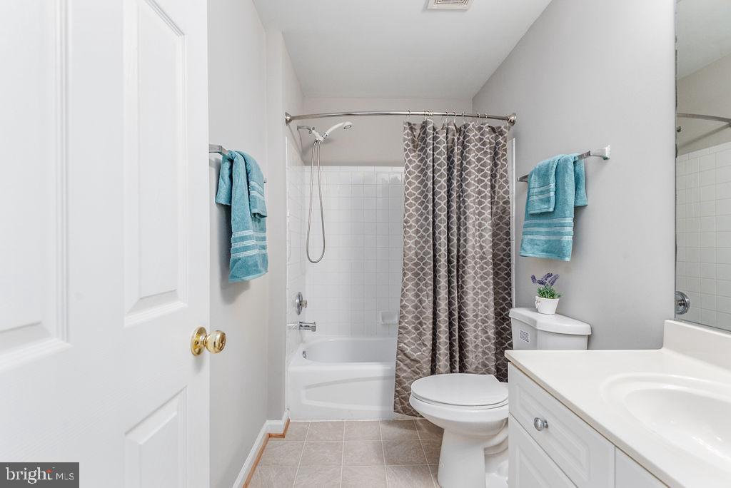 STAFFORD OAKS - Residential