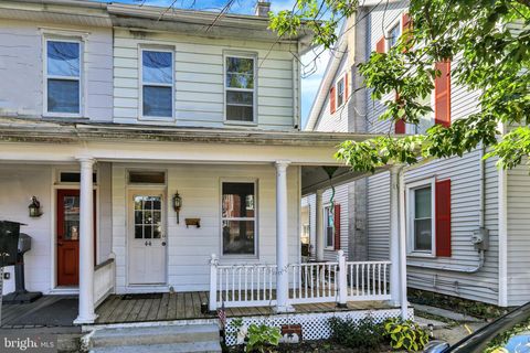 Photo of 44 E Center Street, LITITZ, PA 17543 (MLS # PALA2075588)