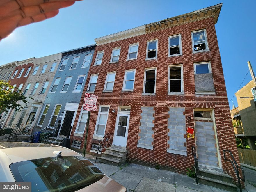 ONLINE AUCTION: Bidding begins 09/19/2023 @ 10:00 AM. Bidding ends 09/21/2023 @ 11:20 AM. List Price is Suggested Opening Bid. 3 Story Townhouse located in the Franklin Square area of Baltimore City area. MINUTES to Grace Medical Center, Westside Shopping Center, Carroll Park, Carroll Park Golf Course, West Baltimore MARC Station. Easy Access to Major Traffic Artery Baltimore St. Property is Vacant. See below for more information. *Deposit is to increase to 10% of the Purchase Price within 48 hours after the auction ends. Deposit: $5,000.