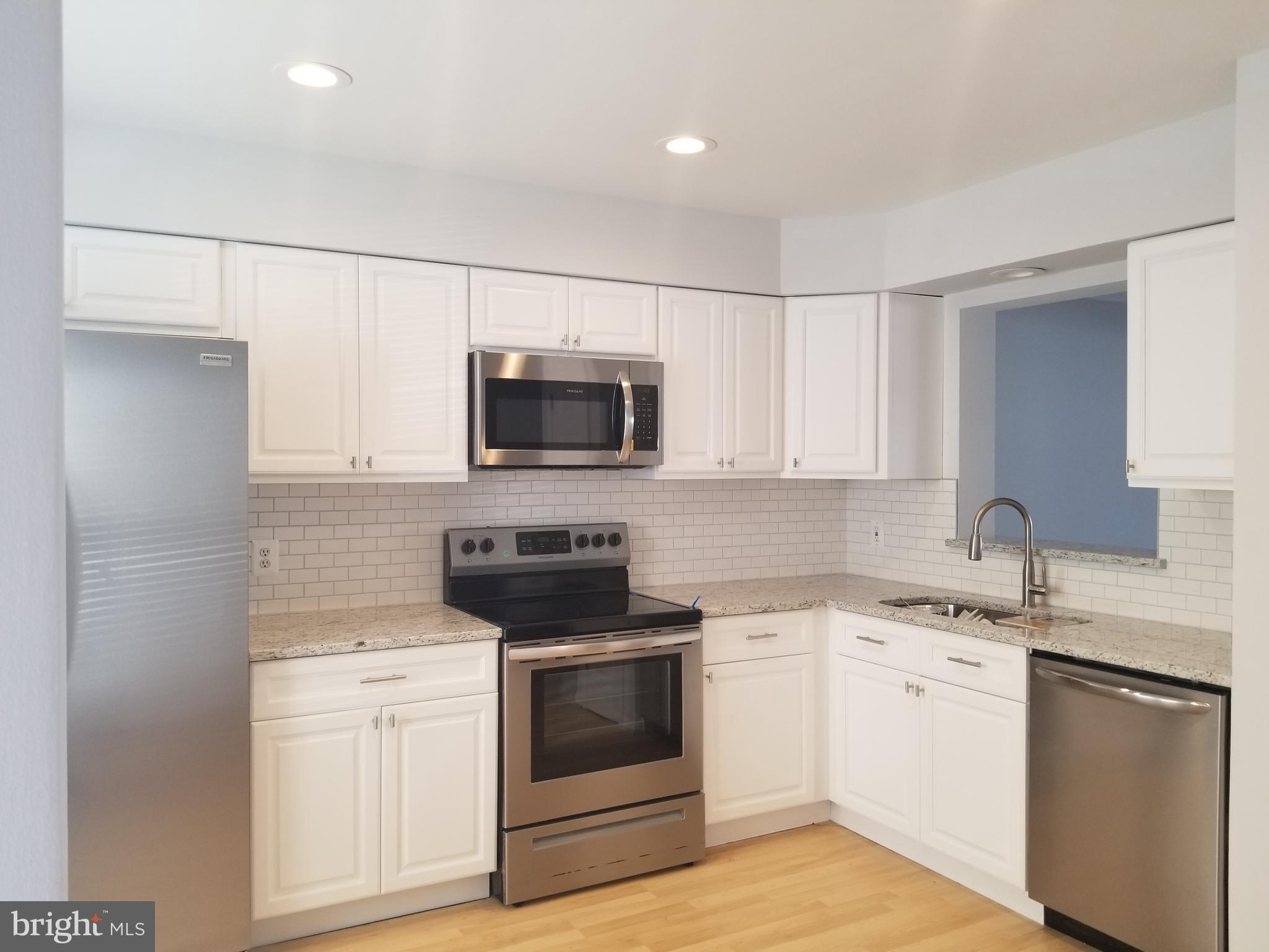 RIVERCHASE - Residential