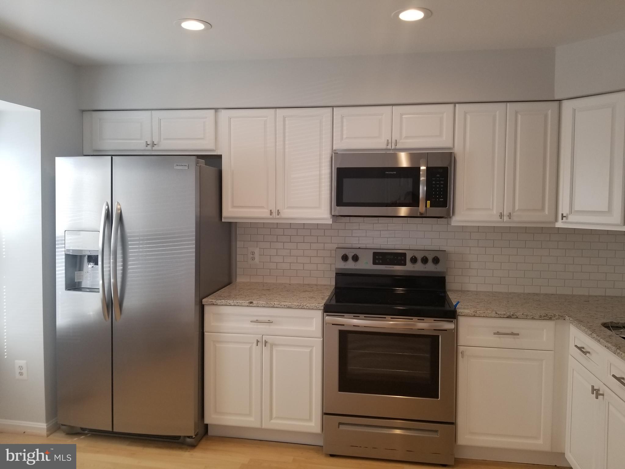 RIVERCHASE - Residential