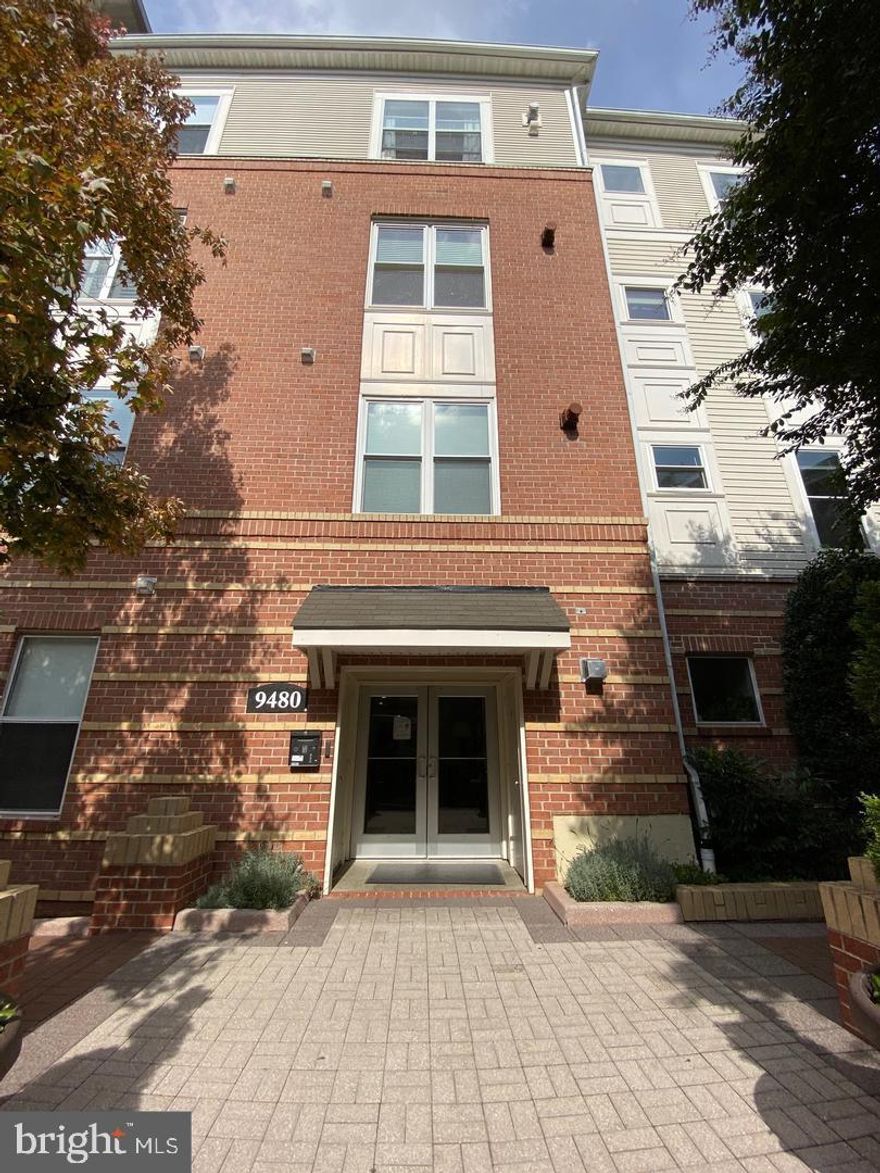 Beautiful light and bright 1BR, 1BA condo with balcony in the main building of Acadia  located directly across from the Vienna Metro Station!! Lovely luxury vinyl flooring  (waterproof and scratch resistant!) and neutral paint throughout!  Stainless refrigerator, microwave and a breakfast bar round out the efficient kitchen. Large open living/dining area, separate office nook, and full-size washer/dryer. Bedroom with large walk-in closet and full bath with soaking tub. Amenities abound in this community; outdoor pool, extensive fitness center, indoor basketball court, business center, billiards room, and more!
One assigned parking space in secure garage.