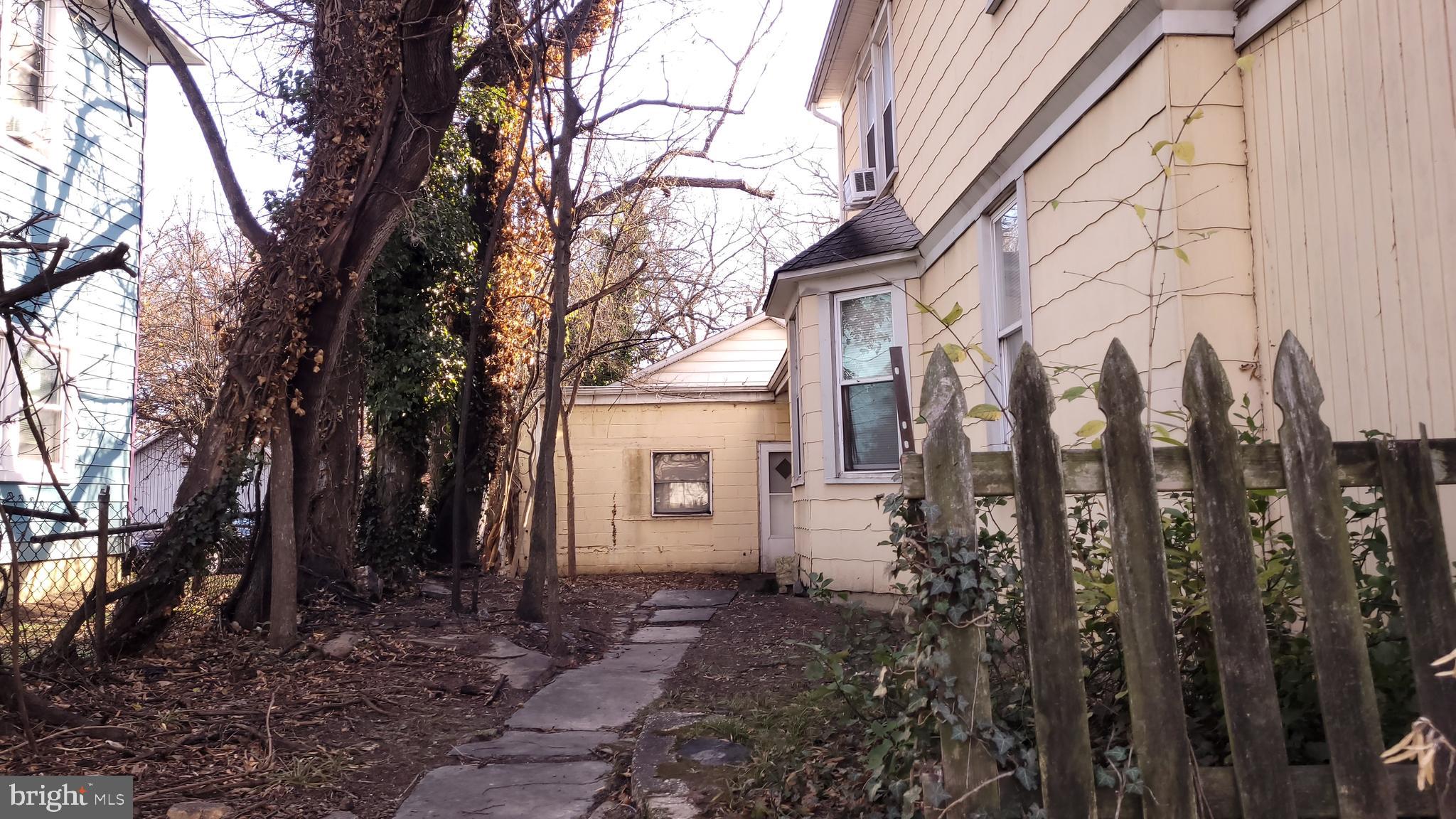 MT RAINIER- RHODE ISL AV - Residential