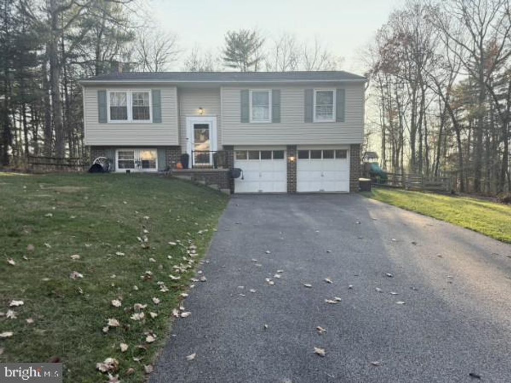 Photo of 276 Oakbrook Drive, FELTON, PA 17322 (MLS # PAYK2094300)