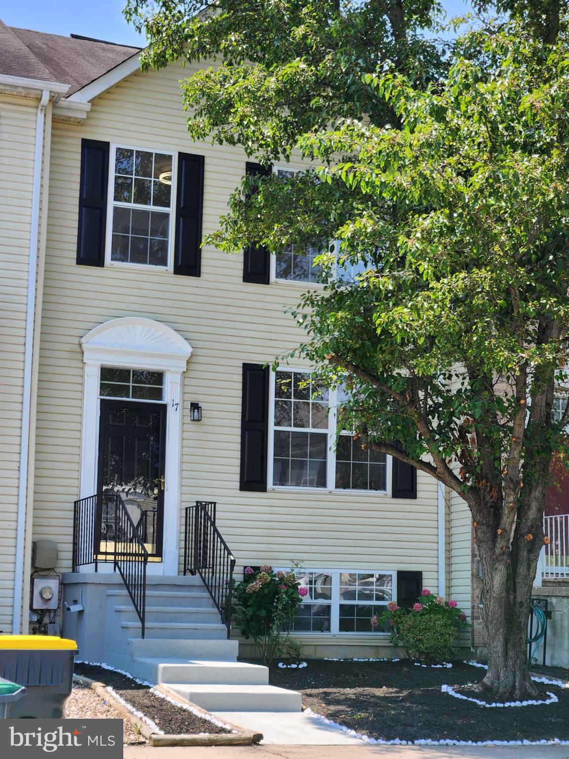 17 VERSAILLES COURT