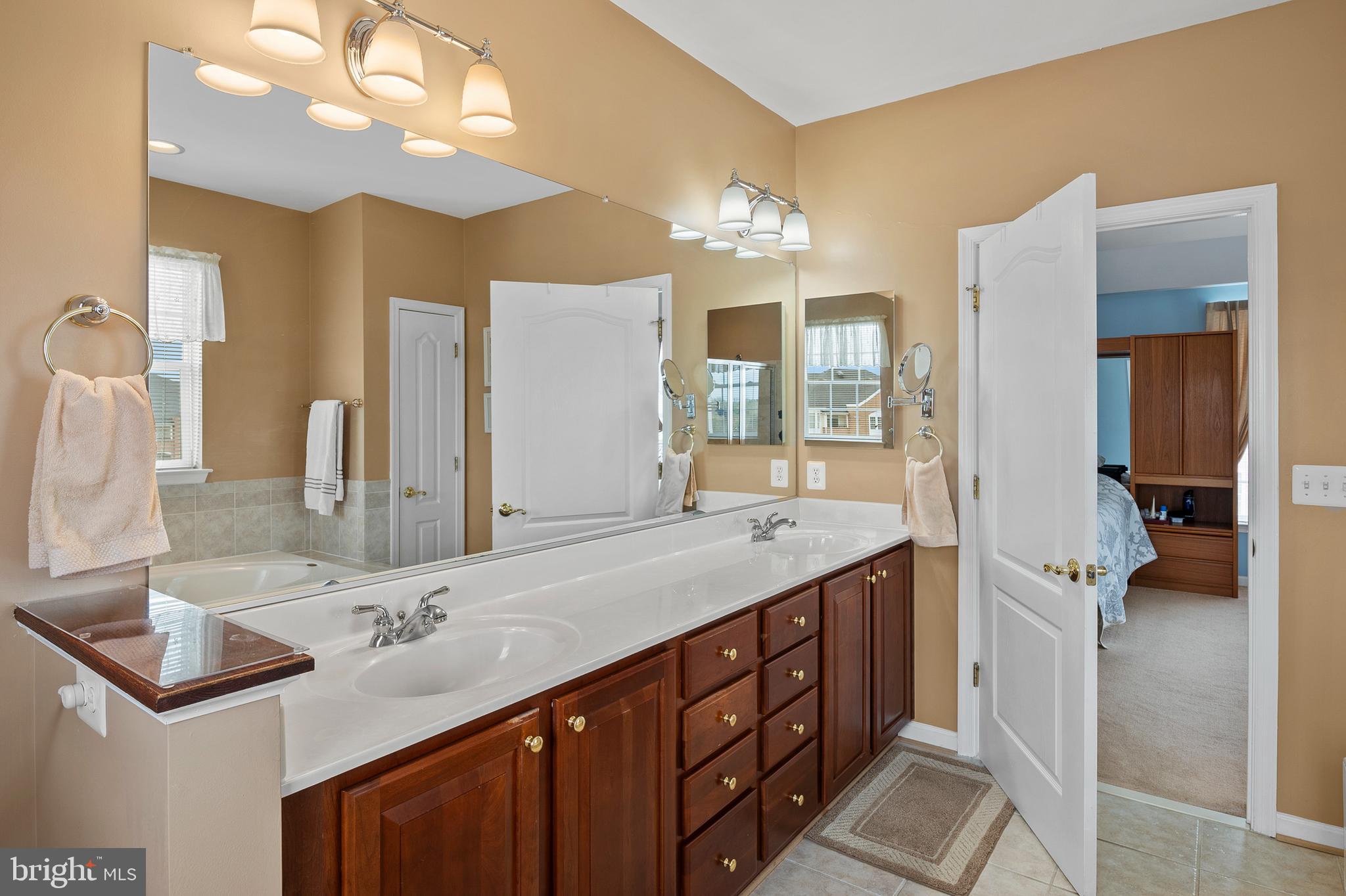 GATHERINGS AT LYNDWOOD - Residential