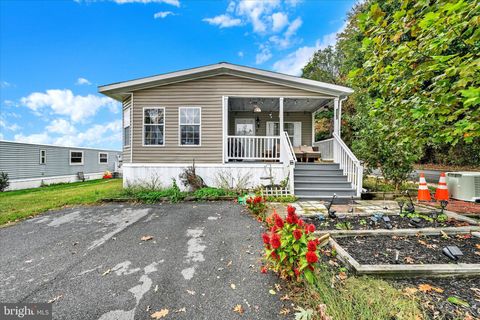 Apartment For Sale - 8087 Keeton Rd<br/> Howard County, ELKRIDGE, MD 21075