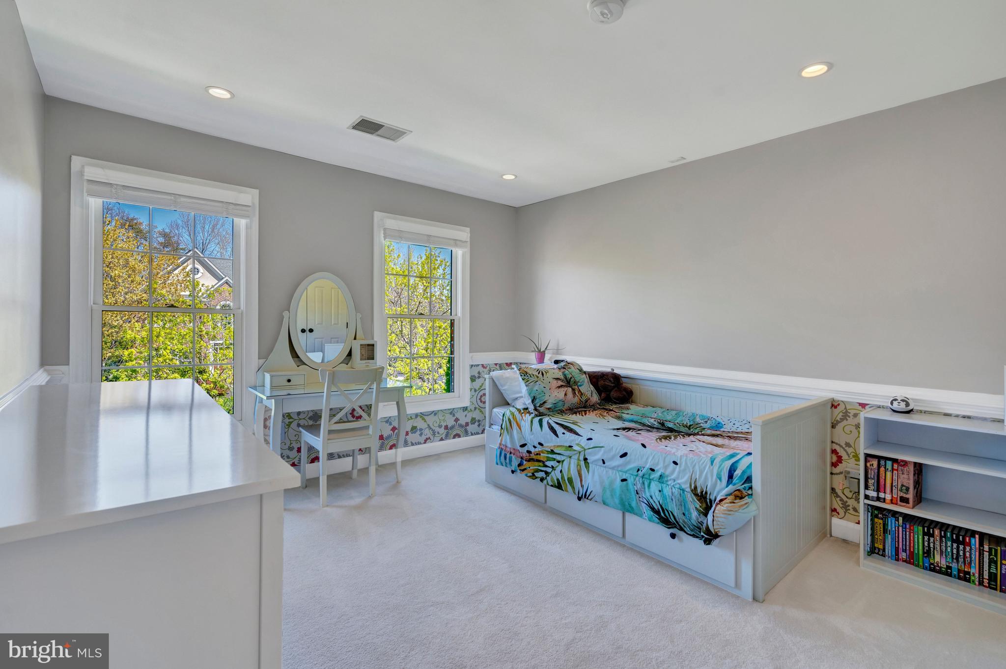 SOUTH RIDING - Residential